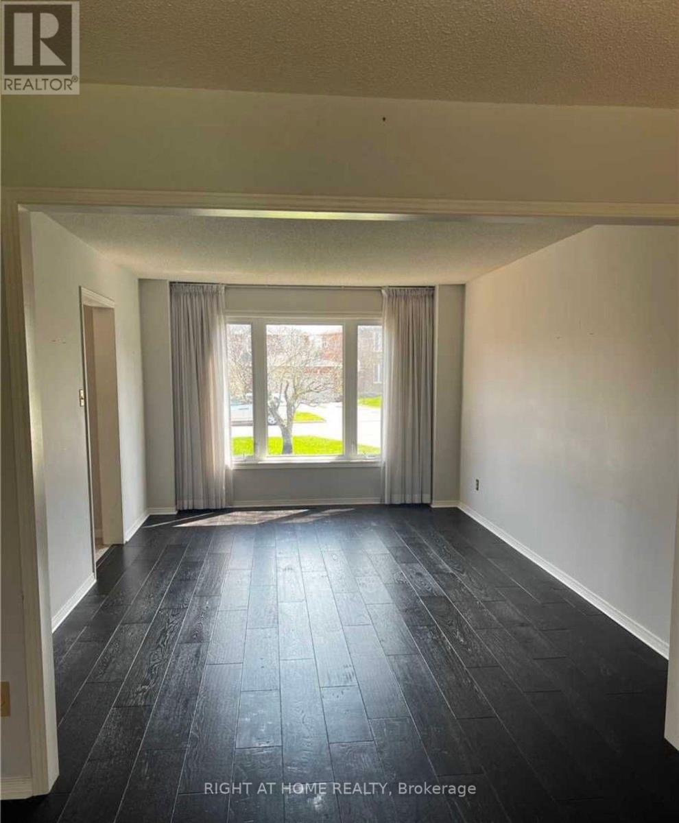 43 Doris Crescent, Newmarket, Ontario  L3Y 7V3 - Photo 4 - N12682778