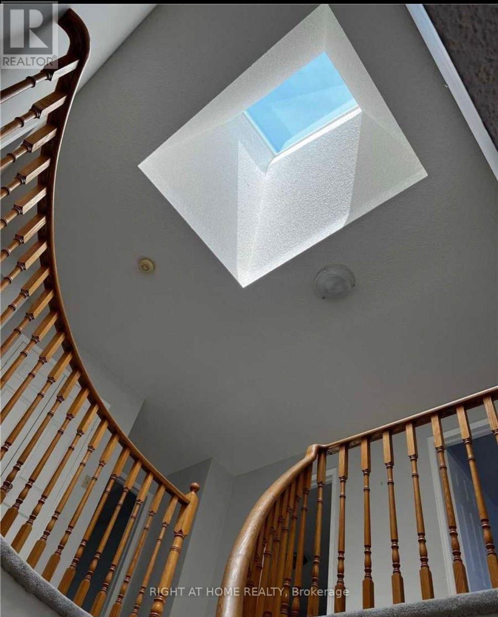 43 Doris Crescent, Newmarket, Ontario  L3Y 7V3 - Photo 7 - N12682778