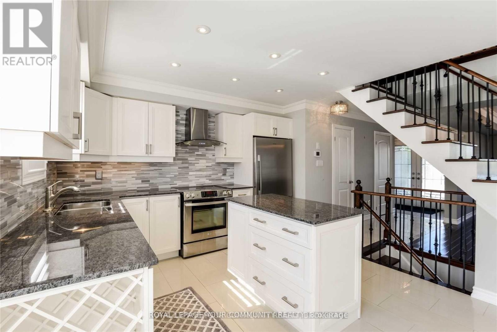 21 Elderbrook Crescent, Vaughan, Ontario  L4K 5M3 - Photo 12 - N12682822