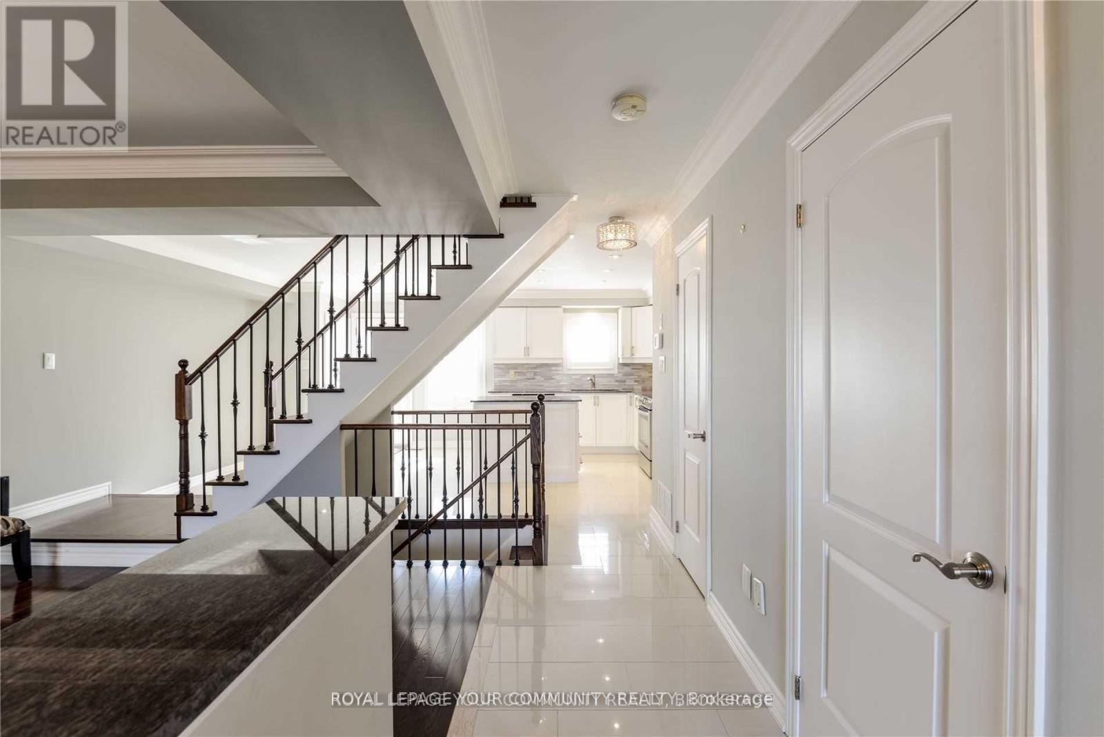 21 Elderbrook Crescent, Vaughan, Ontario  L4K 5M3 - Photo 5 - N12682822