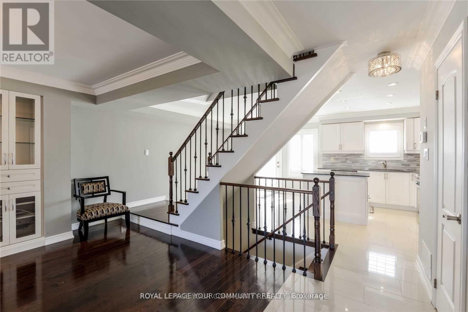 21 Elderbrook Crescent, Vaughan, Ontario  L4K 5M3 - Photo 9 - N12682822