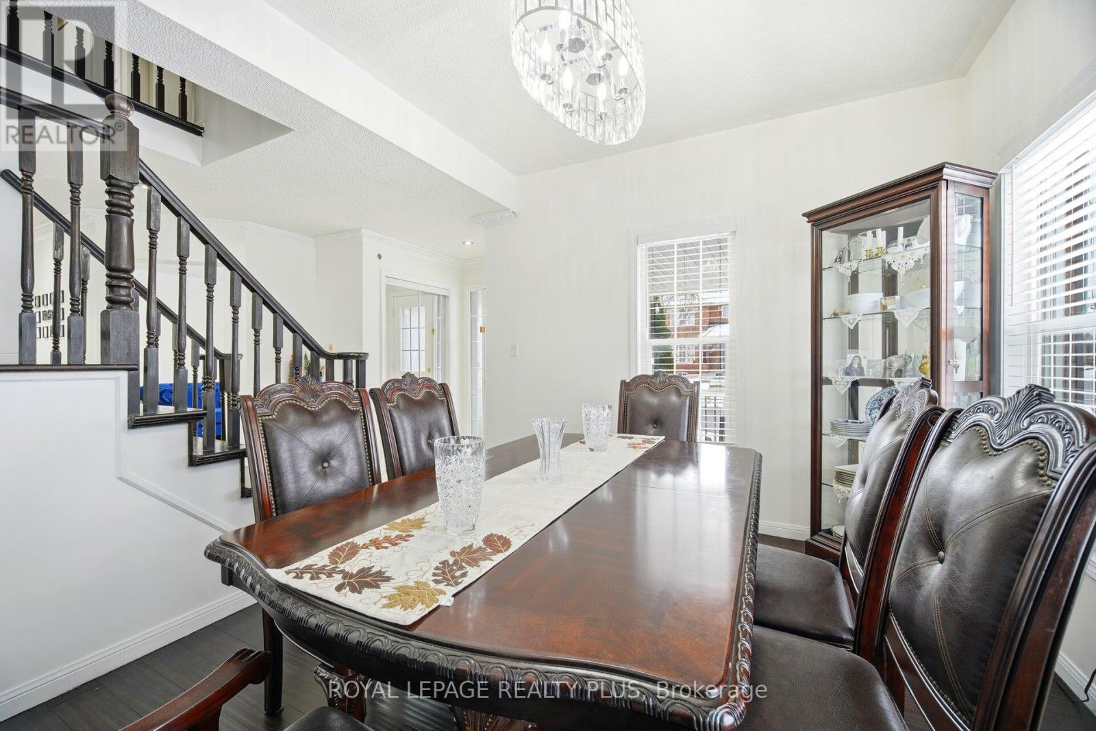 387 Brisdale Drive, Brampton, Ontario  L7A 3K7 - Photo 10 - W12682804