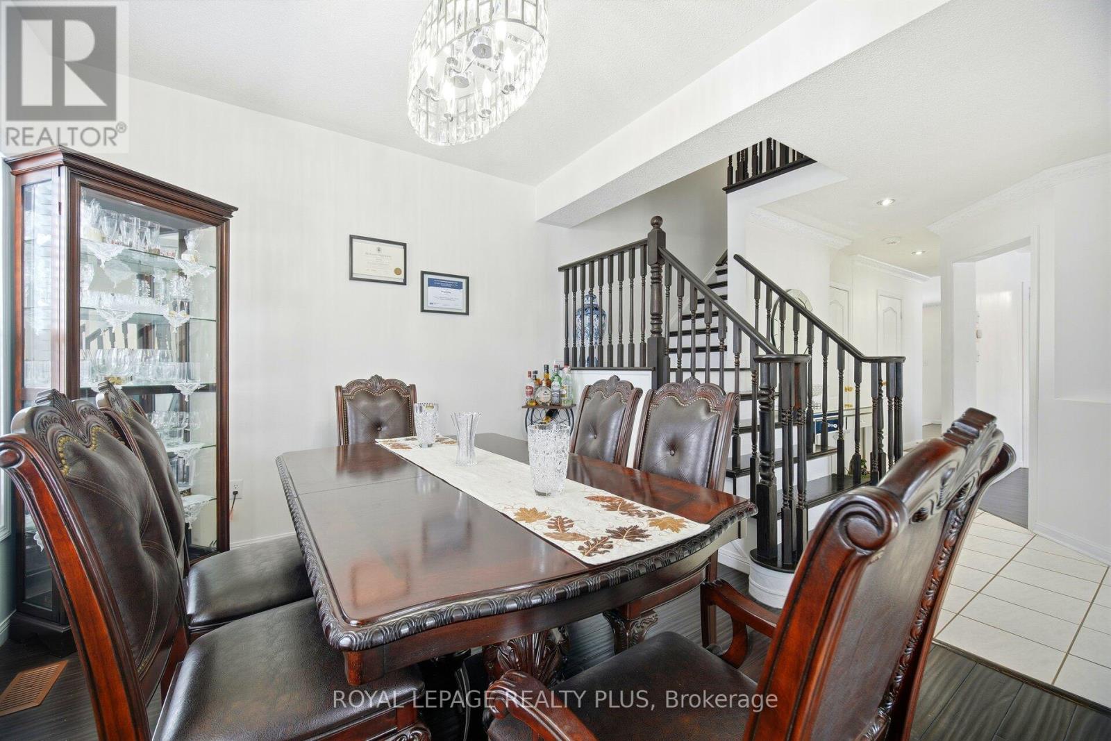 387 Brisdale Drive, Brampton, Ontario  L7A 3K7 - Photo 11 - W12682804