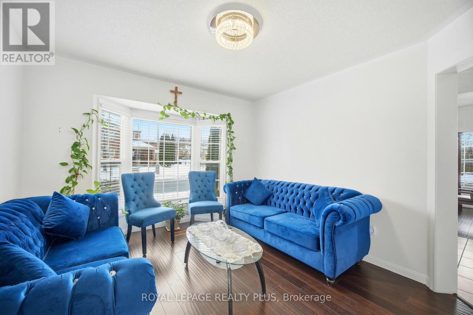 387 Brisdale Drive, Brampton, Ontario  L7A 3K7 - Photo 12 - W12682804