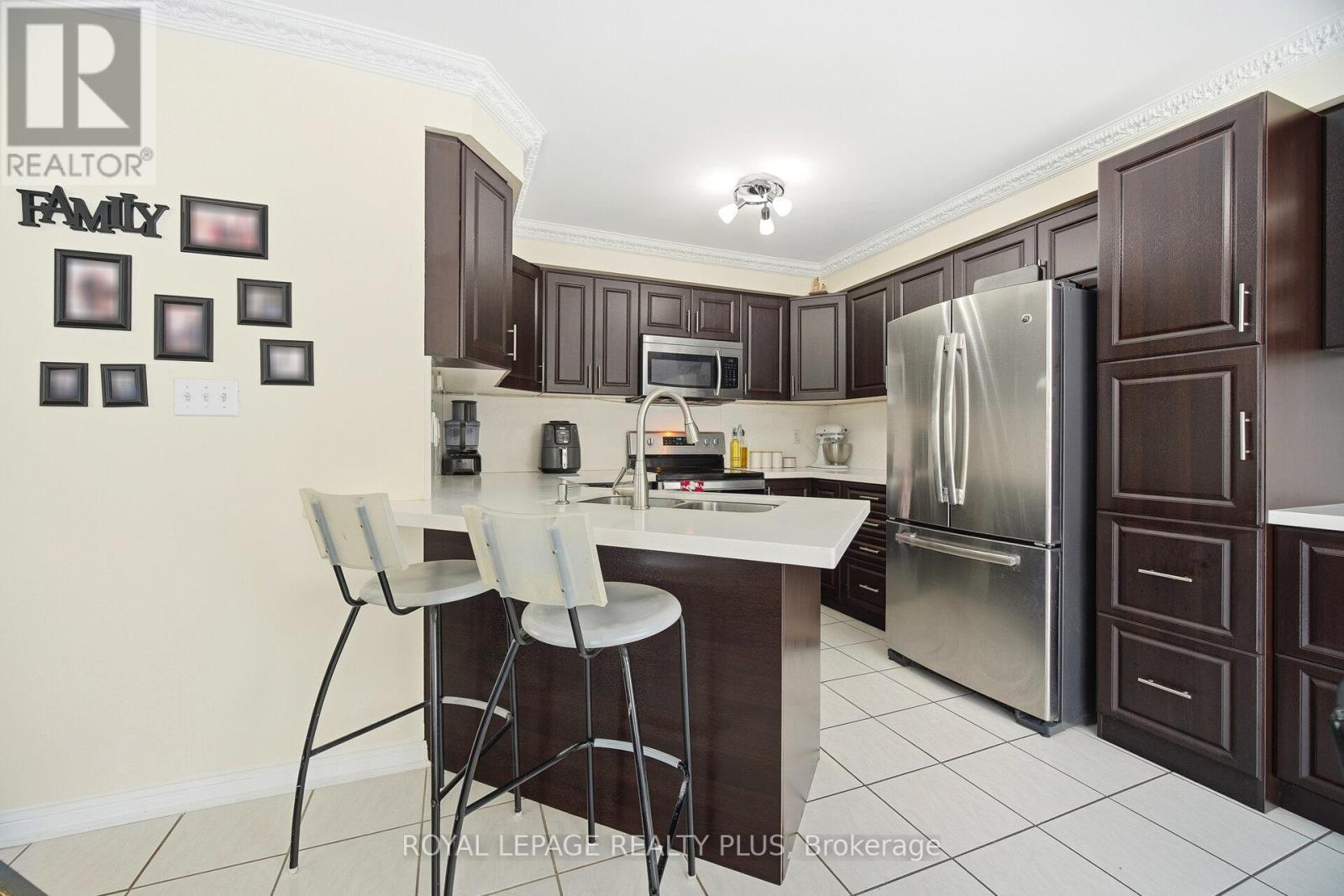 387 Brisdale Drive, Brampton, Ontario  L7A 3K7 - Photo 14 - W12682804