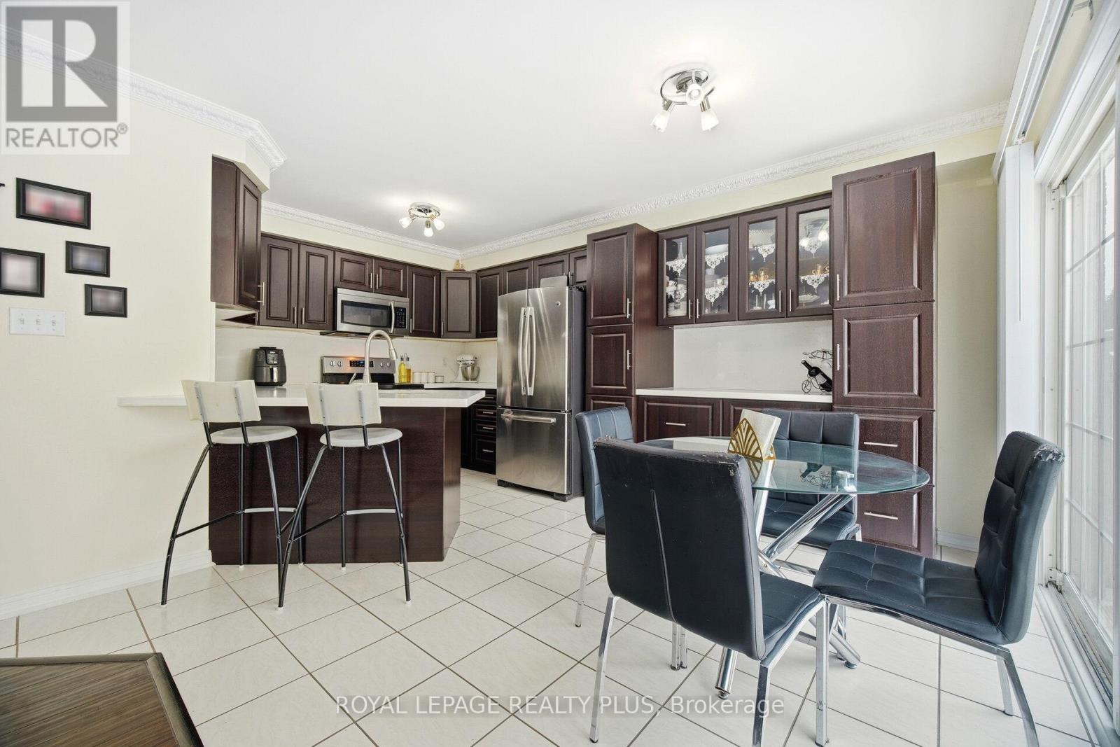 387 Brisdale Drive, Brampton, Ontario  L7A 3K7 - Photo 18 - W12682804