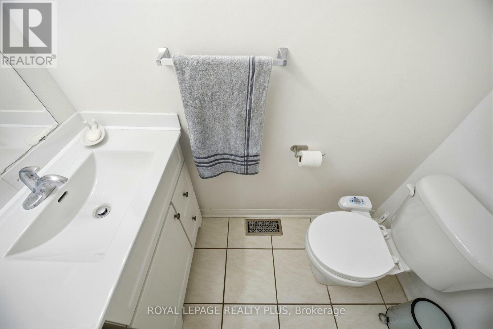 387 Brisdale Drive, Brampton, Ontario  L7A 3K7 - Photo 22 - W12682804