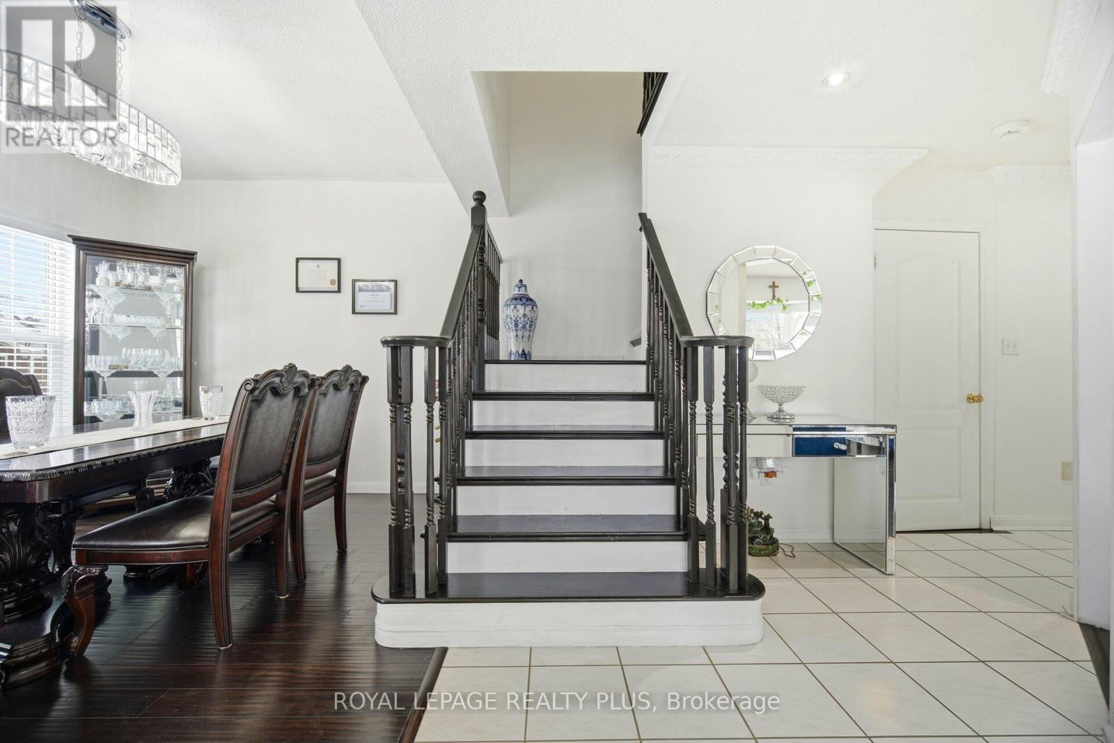 387 Brisdale Drive, Brampton, Ontario  L7A 3K7 - Photo 23 - W12682804