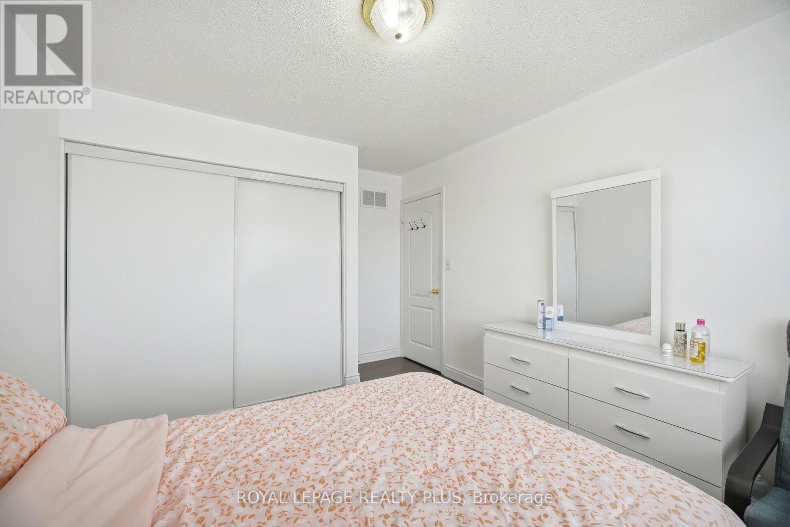 387 Brisdale Drive, Brampton, Ontario  L7A 3K7 - Photo 31 - W12682804