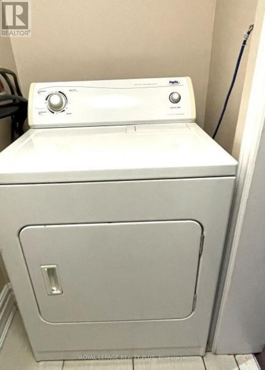 387 Brisdale Drive, Brampton (Fletcher's Meadow), Ontario  L7A 3K7 - Photo 46 - W12682804