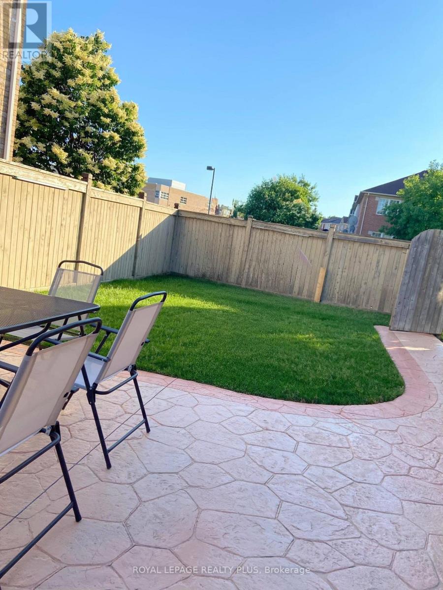 387 Brisdale Drive, Brampton (Fletcher's Meadow), Ontario  L7A 3K7 - Photo 49 - W12682804