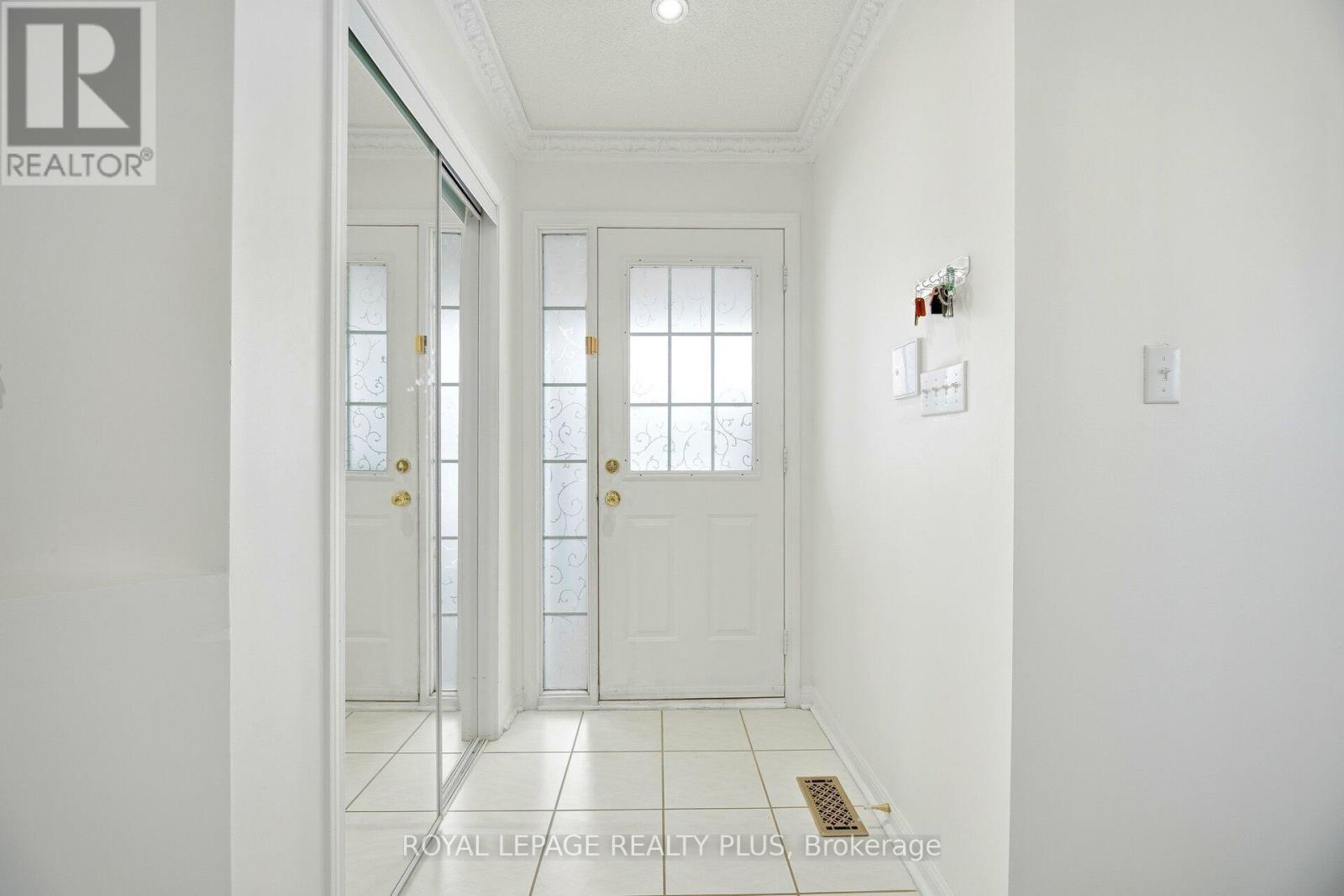 387 Brisdale Drive, Brampton, Ontario  L7A 3K7 - Photo 8 - W12682804