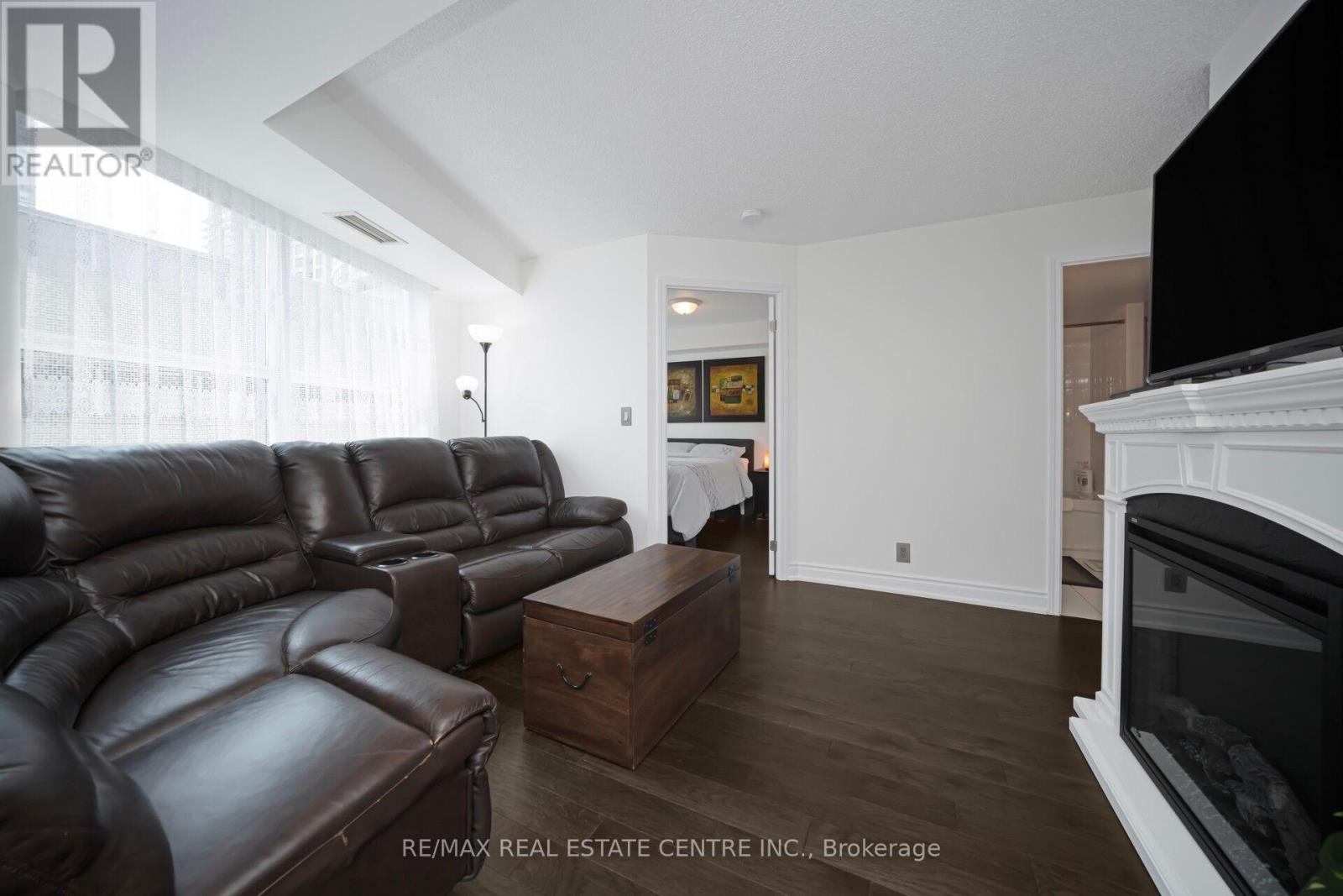 302 - 1 Elm Drive, Mississauga, Ontario  L5B 4M1 - Photo 21 - W12682832