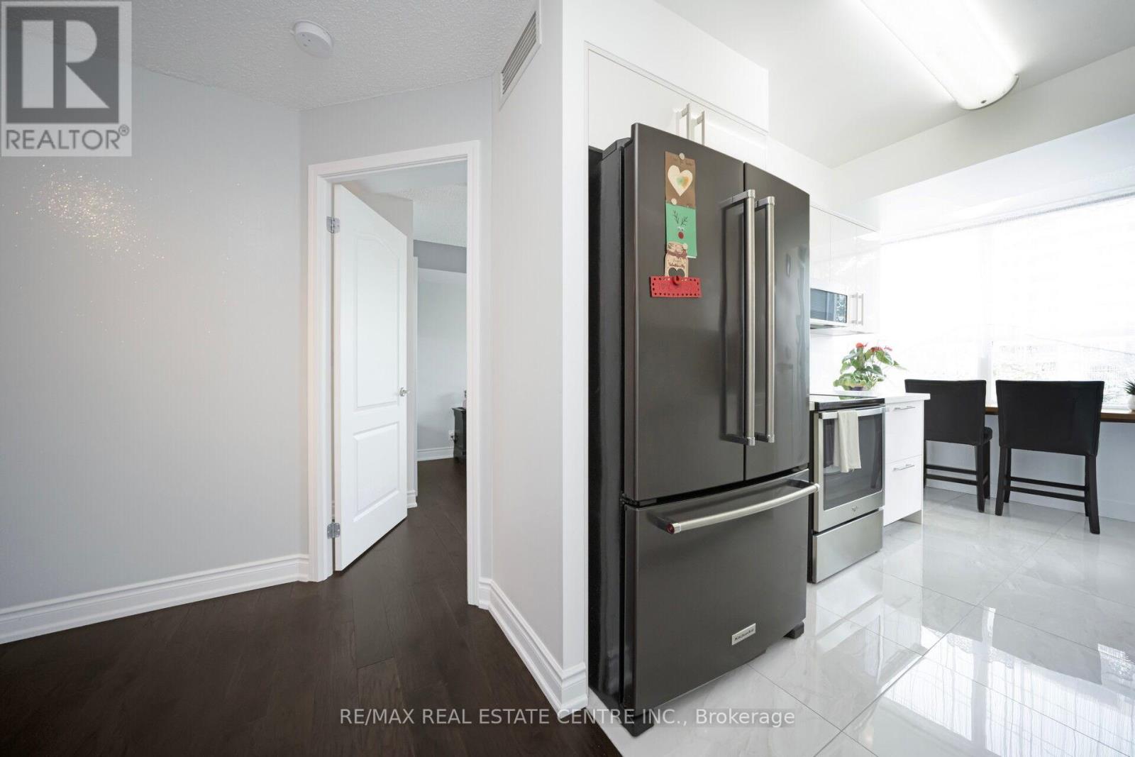 302 - 1 Elm Drive, Mississauga, Ontario  L5B 4M1 - Photo 25 - W12682832