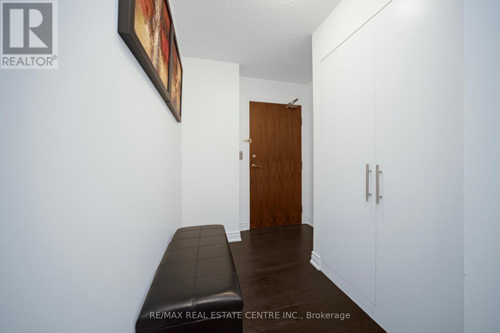 302 - 1 Elm Drive, Mississauga, Ontario  L5B 4M1 - Photo 6 - W12682832