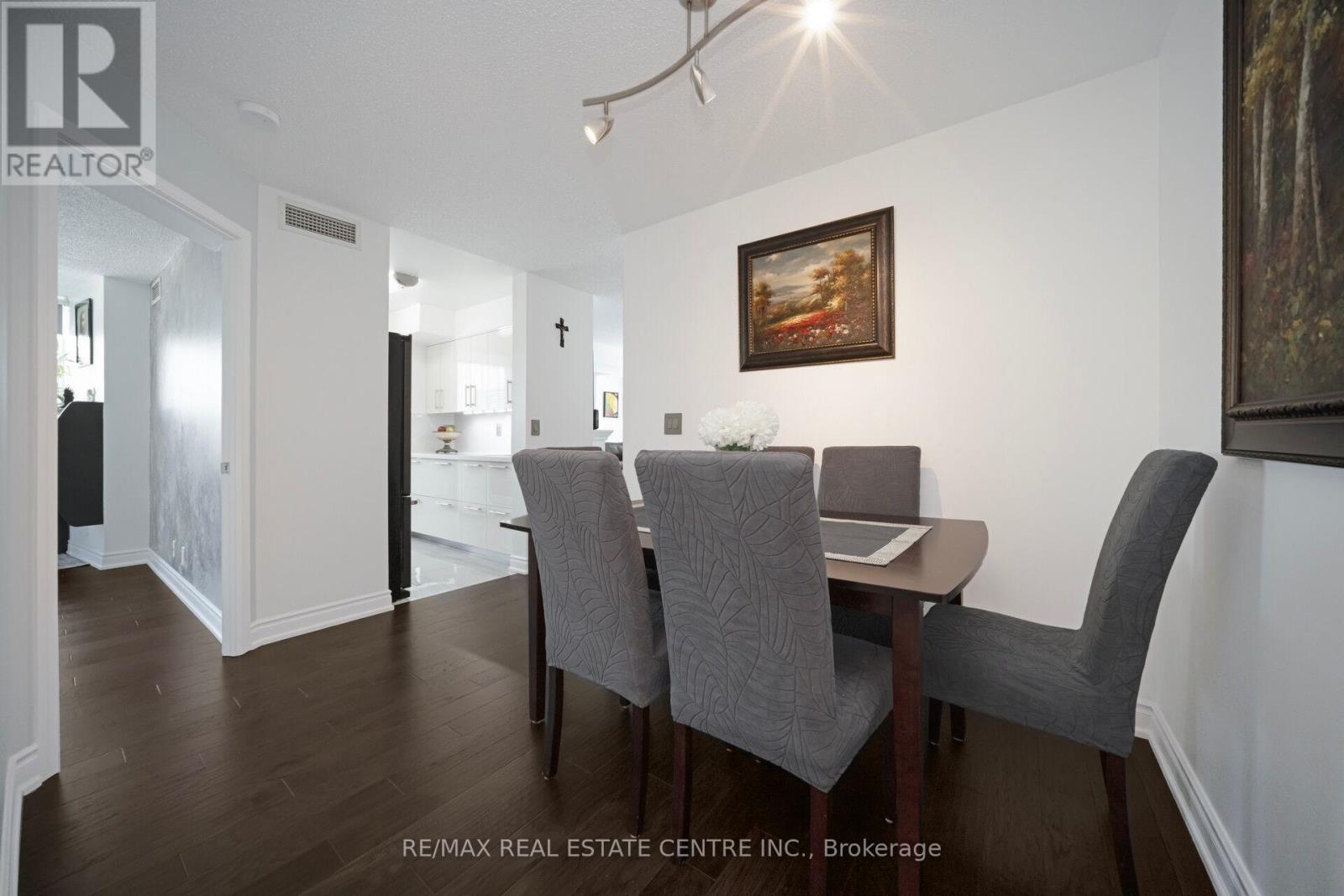 302 - 1 Elm Drive, Mississauga, Ontario  L5B 4M1 - Photo 8 - W12682832