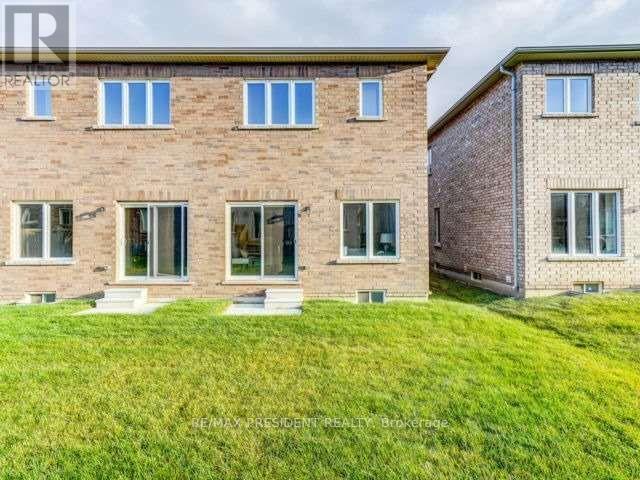 60 Crumlin Crescent, Brampton, Ontario  L6X 0Y3 - Photo 4 - W12682834