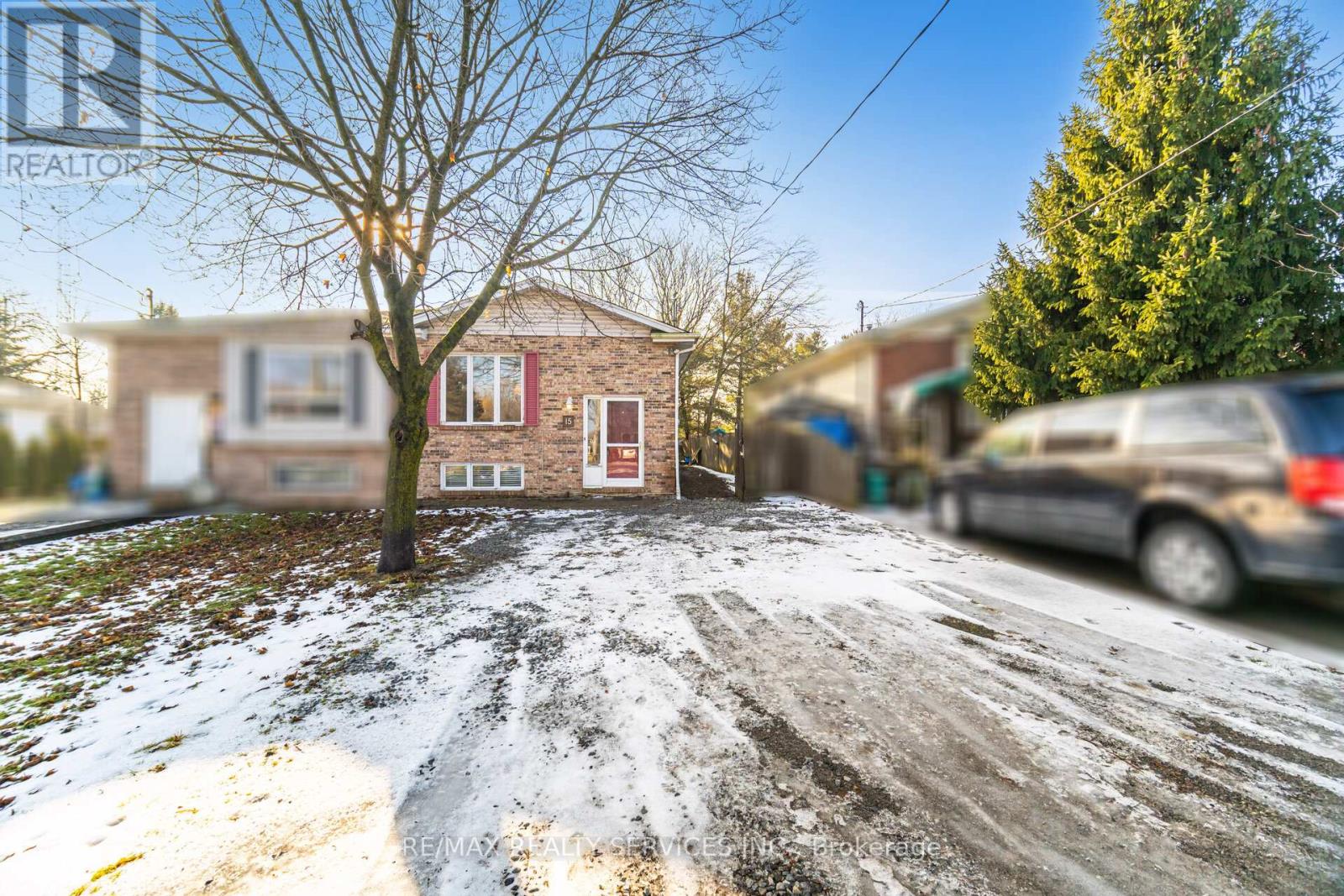 15 Margaret Street, Thorold, Ontario  L0S 1K0 - Photo 2 - X12682790