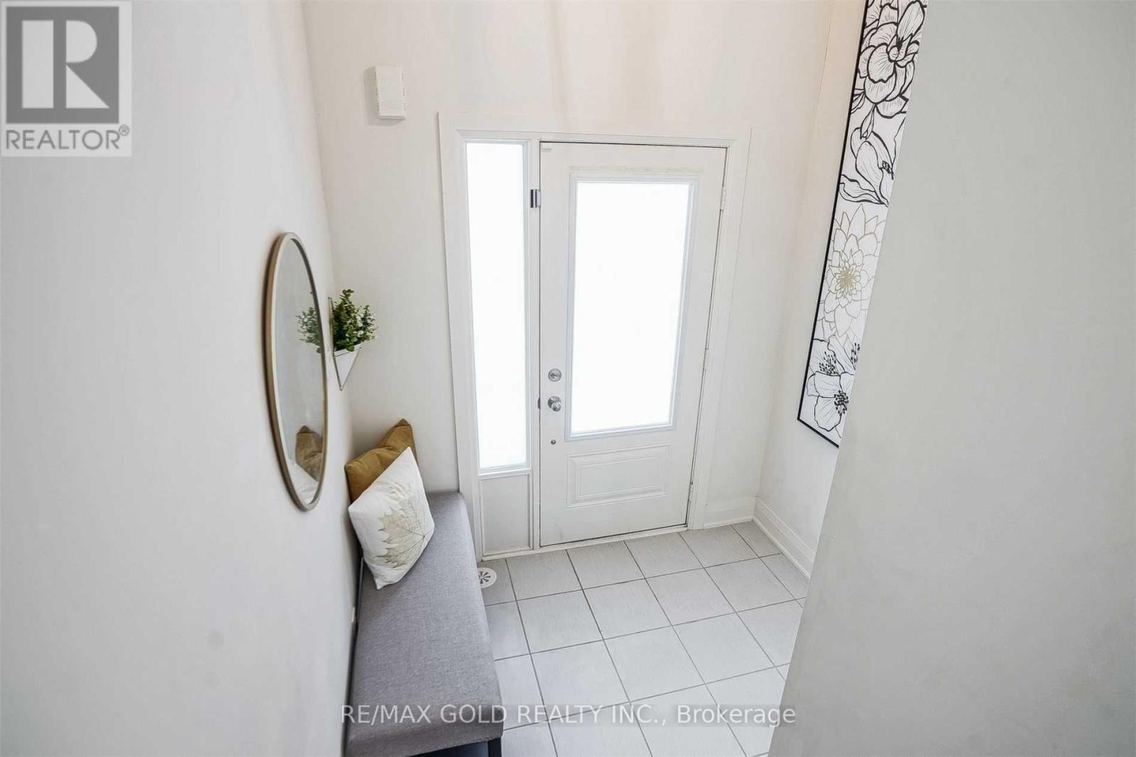 116 Aspen Hills Road, Brampton, Ontario  L6Y 0H7 - Photo 2 - W12655822