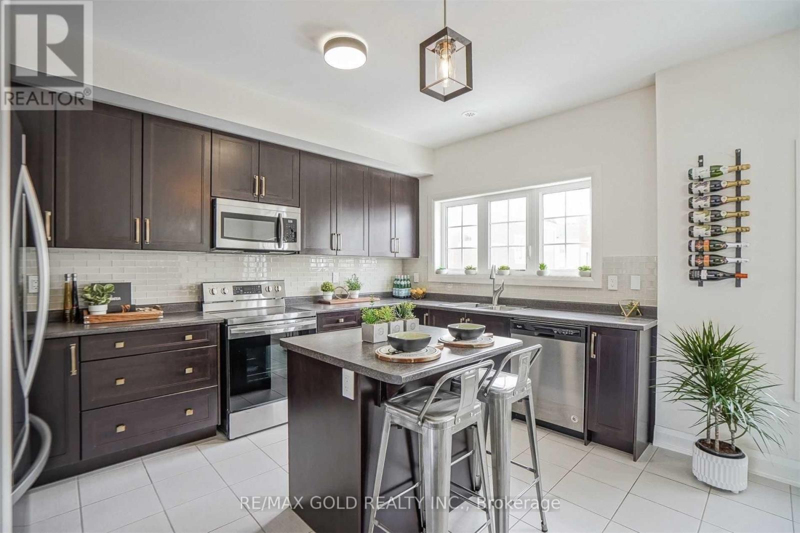 116 Aspen Hills Road, Brampton, Ontario  L6Y 0H7 - Photo 13 - W12655822