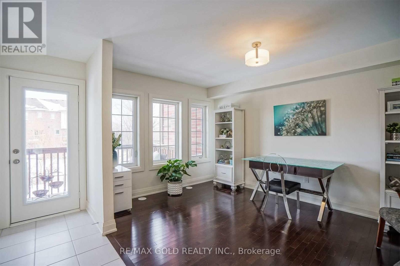 116 Aspen Hills Road, Brampton, Ontario  L6Y 0H7 - Photo 4 - W12655822