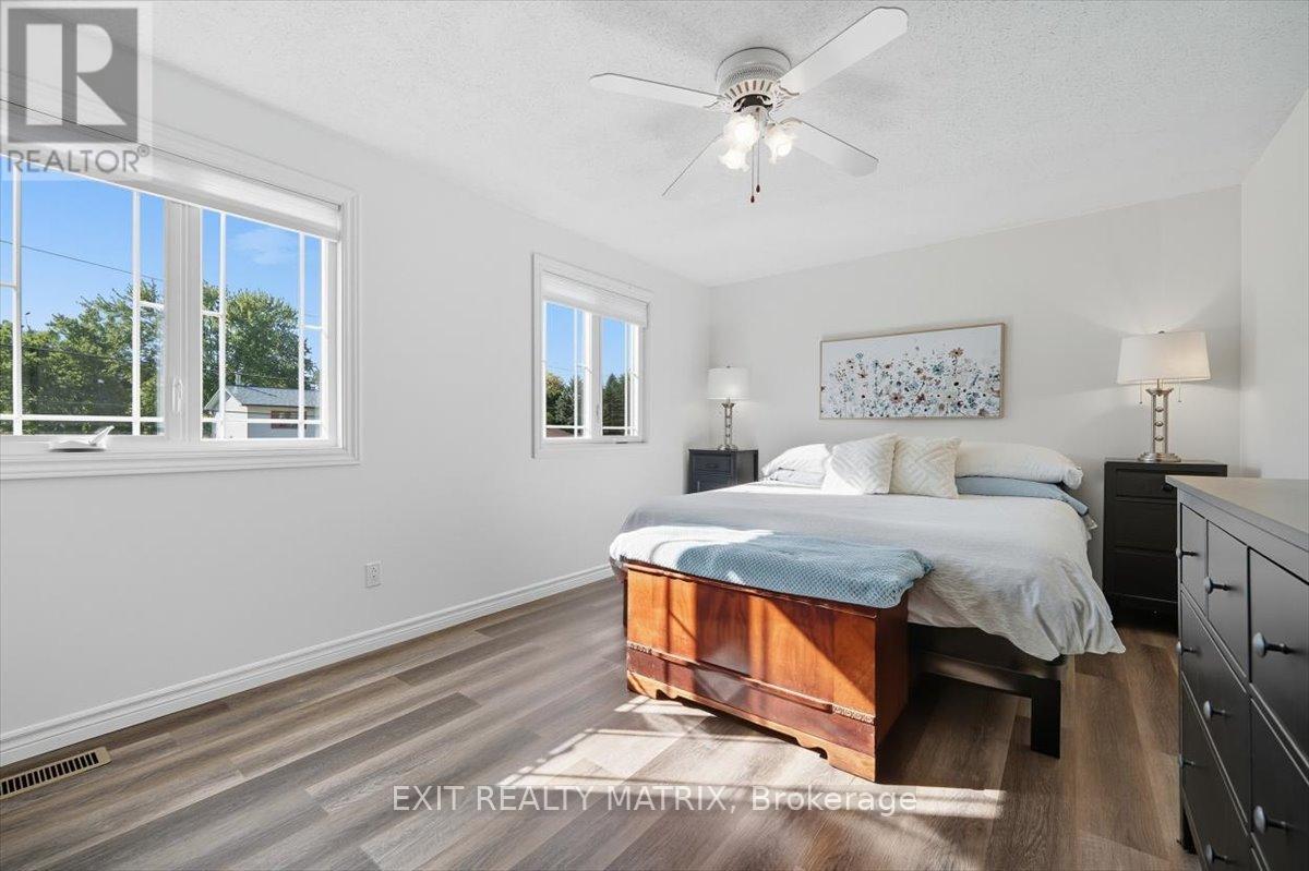 159 Dunlop Crescent, Russell, Ontario  K4R 1B3 - Photo 22 - X12436912