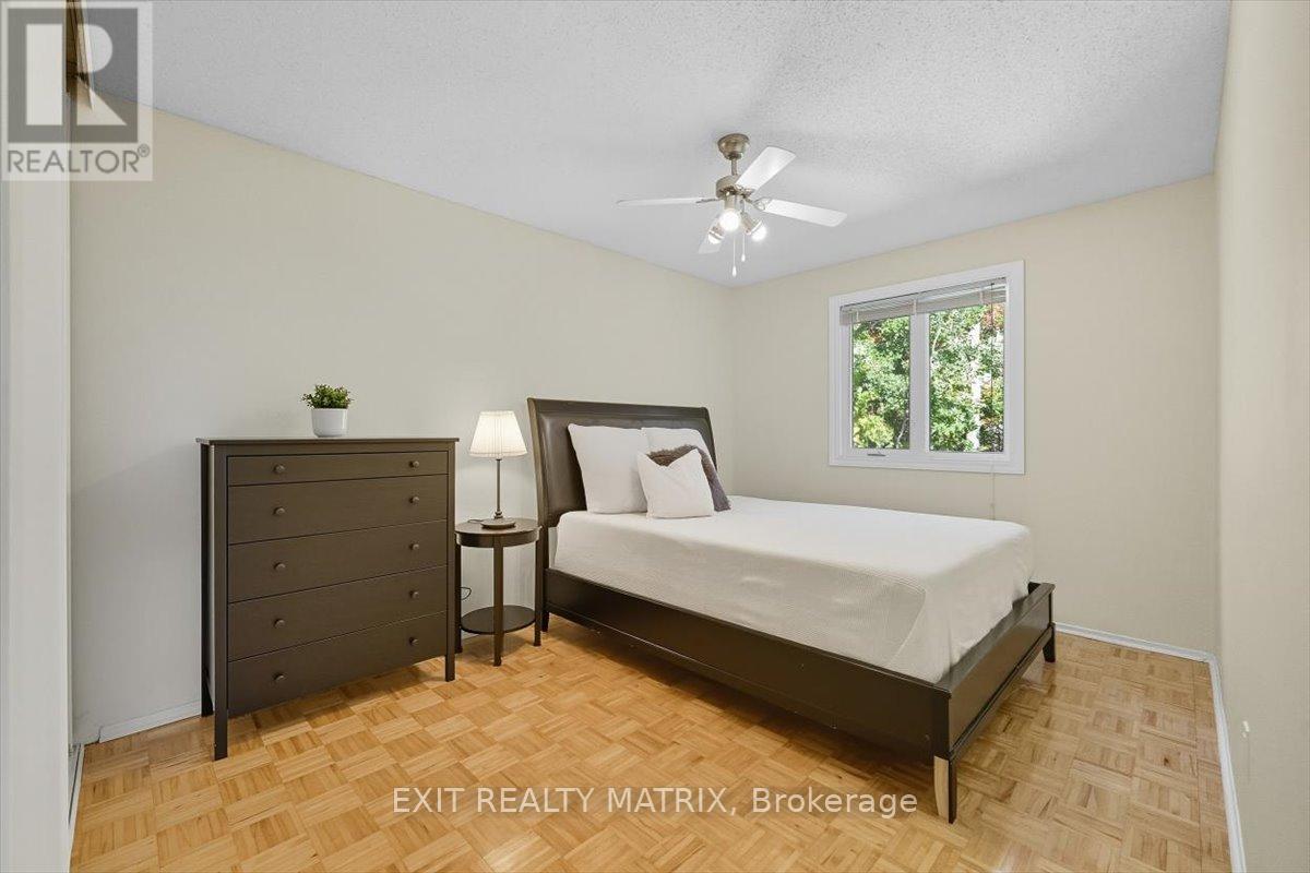 159 Dunlop Crescent, Russell, Ontario  K4R 1B3 - Photo 25 - X12436912