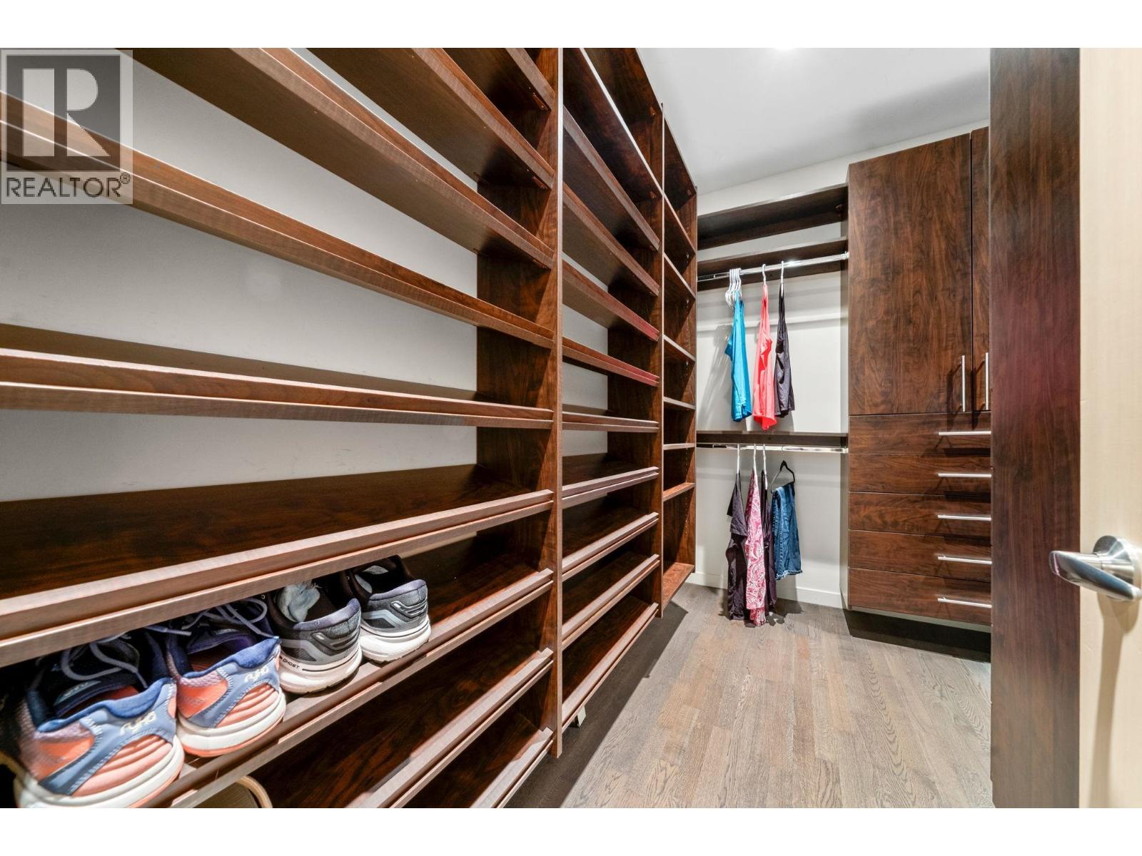 2140 Pemberton Avenue, North Vancouver, British Columbia  V7P 2T1 - Photo 11 - R3077963