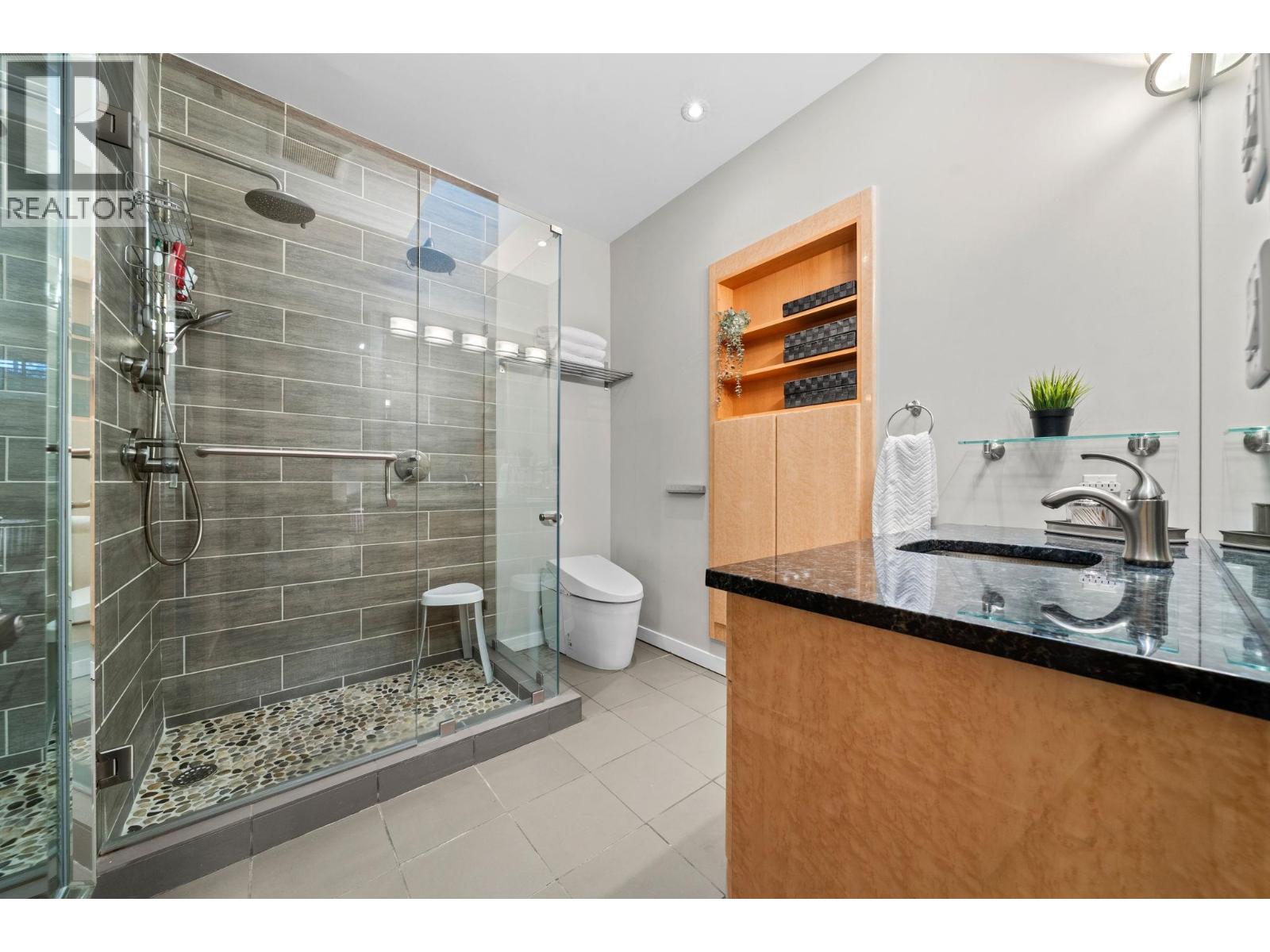 2140 Pemberton Avenue, North Vancouver, British Columbia  V7P 2T1 - Photo 13 - R3077963