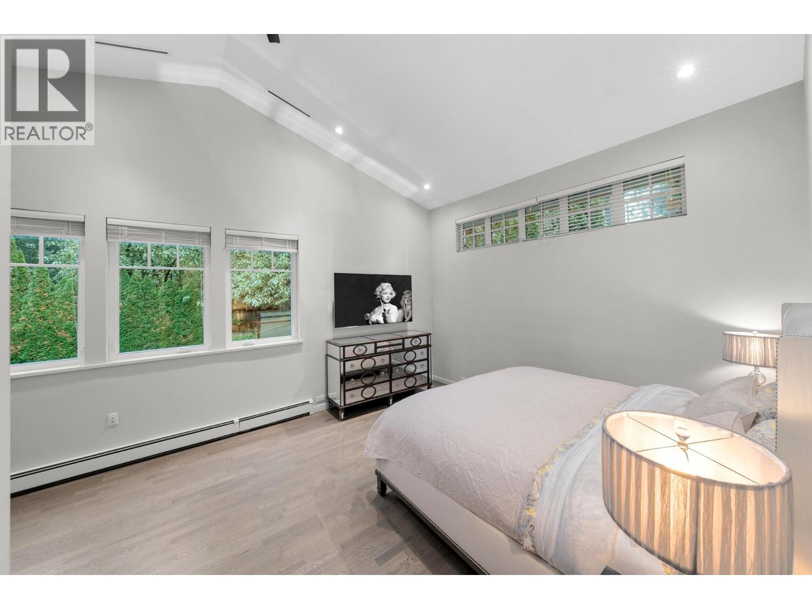 2140 Pemberton Avenue, North Vancouver, British Columbia  V7P 2T1 - Photo 9 - R3077963