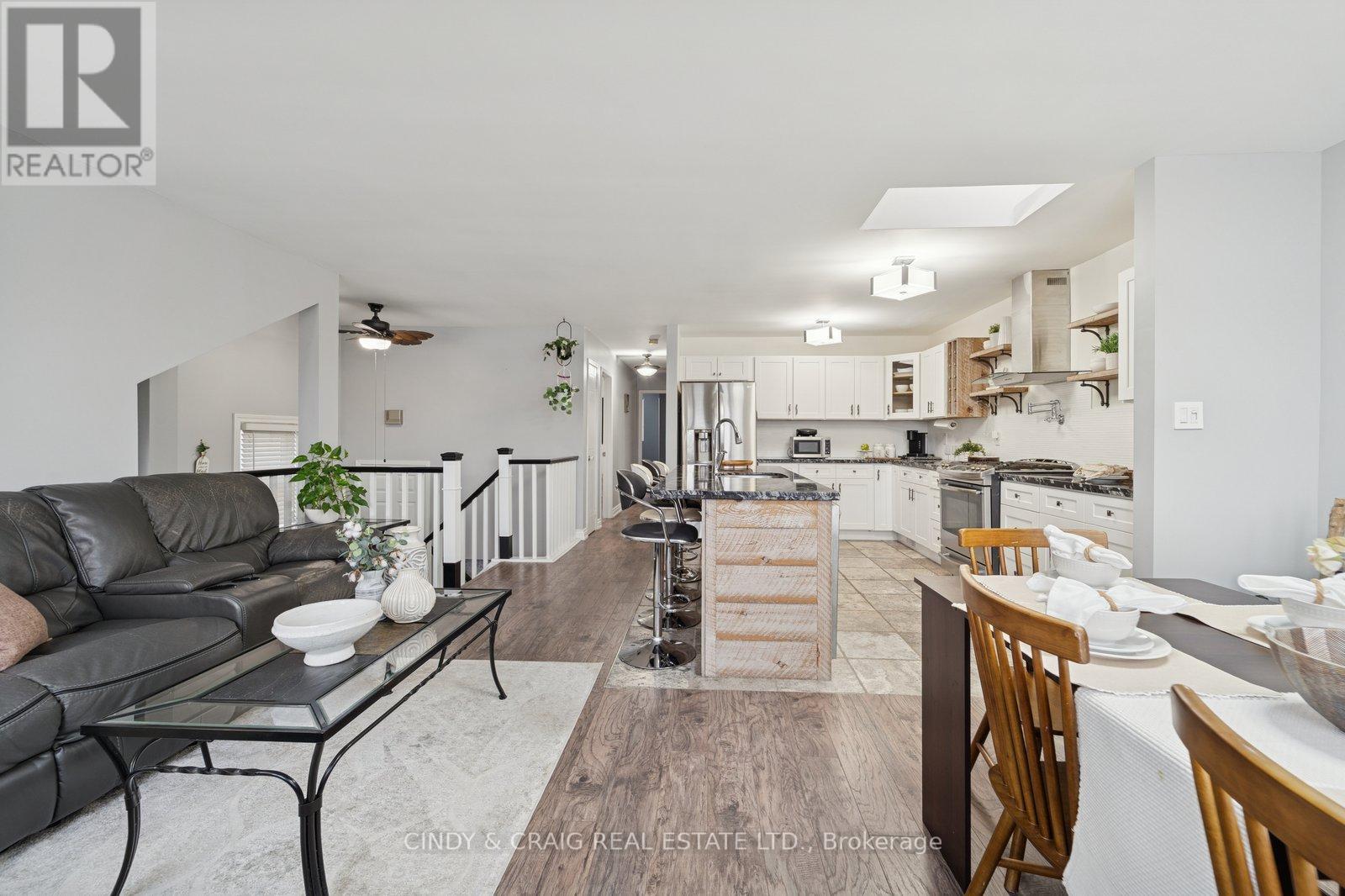 7 Empire Crescent, Clarington, Ontario  L1E 1E4 - Photo 4 - E12682872