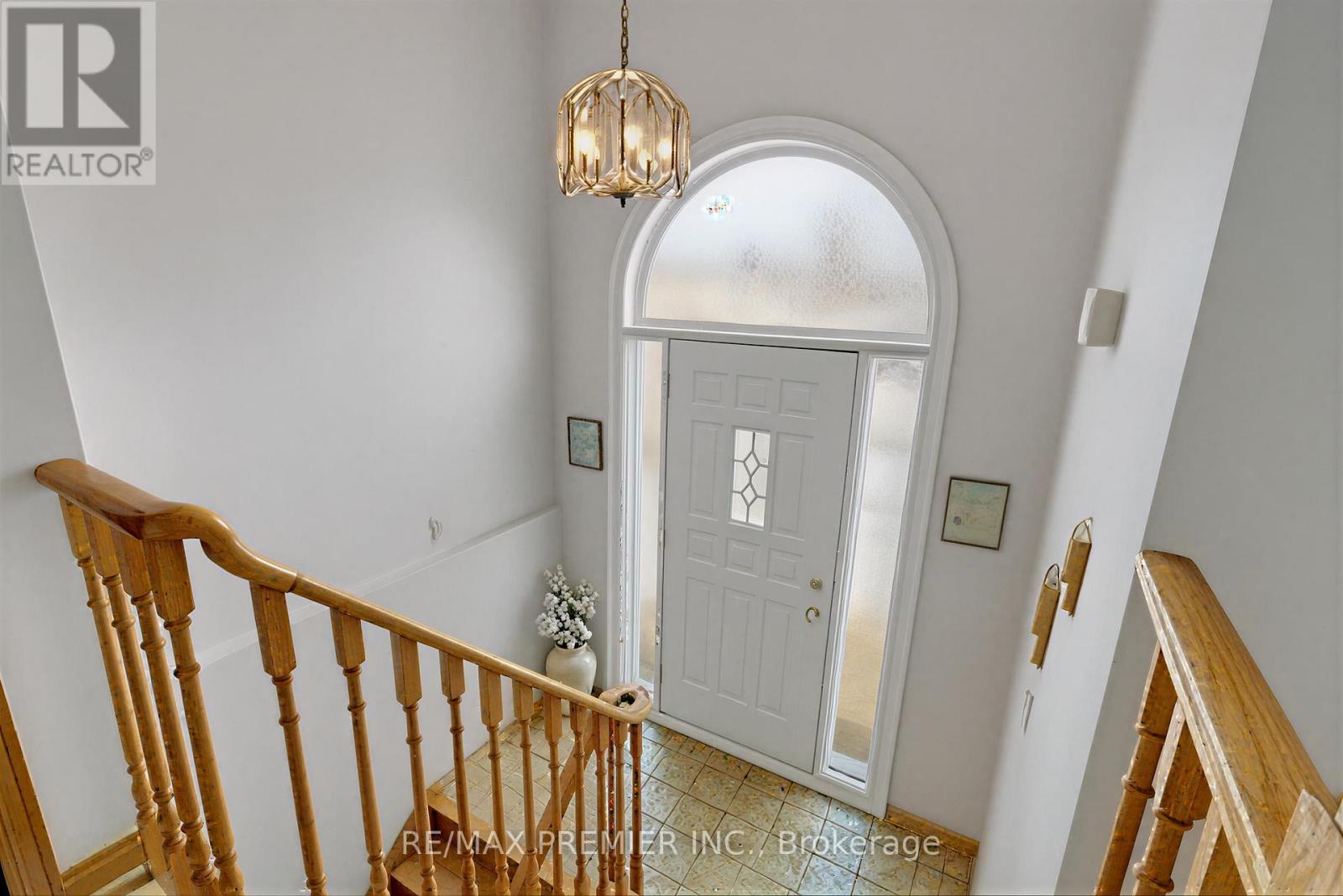 148 Yatescastle Drive, Toronto, Ontario  M3L 2L9 - Photo 4 - W12657520