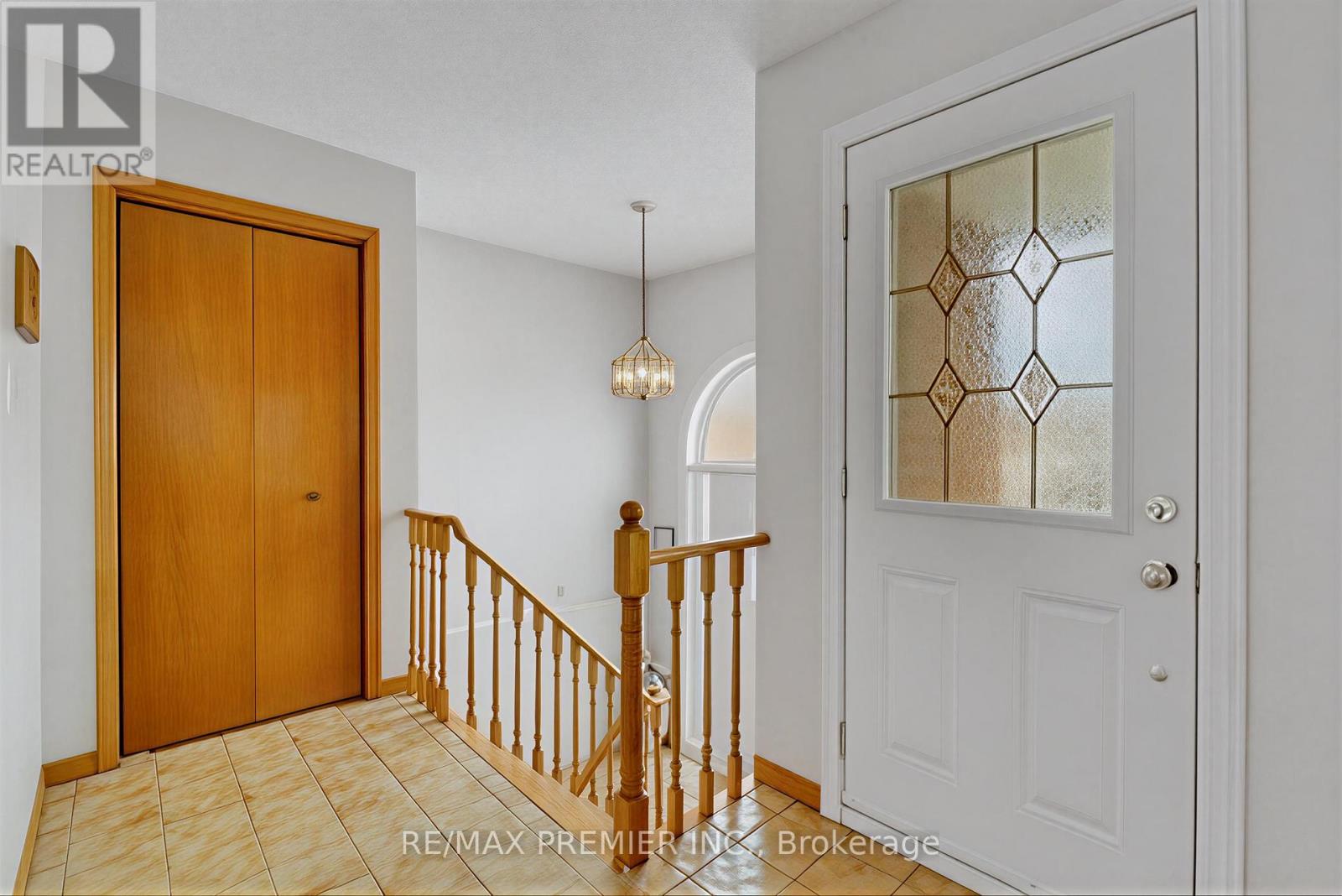 148 Yatescastle Drive, Toronto, Ontario  M3L 2L9 - Photo 5 - W12657520