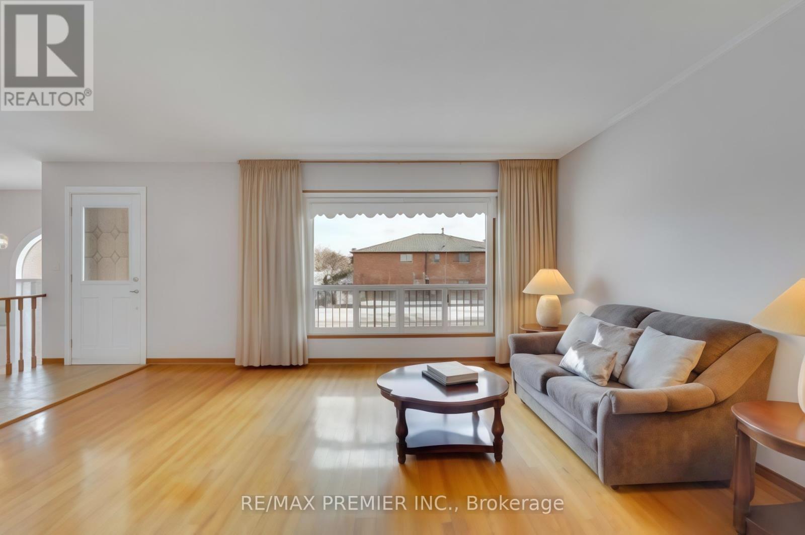 148 Yatescastle Drive, Toronto, Ontario  M3L 2L9 - Photo 7 - W12657520