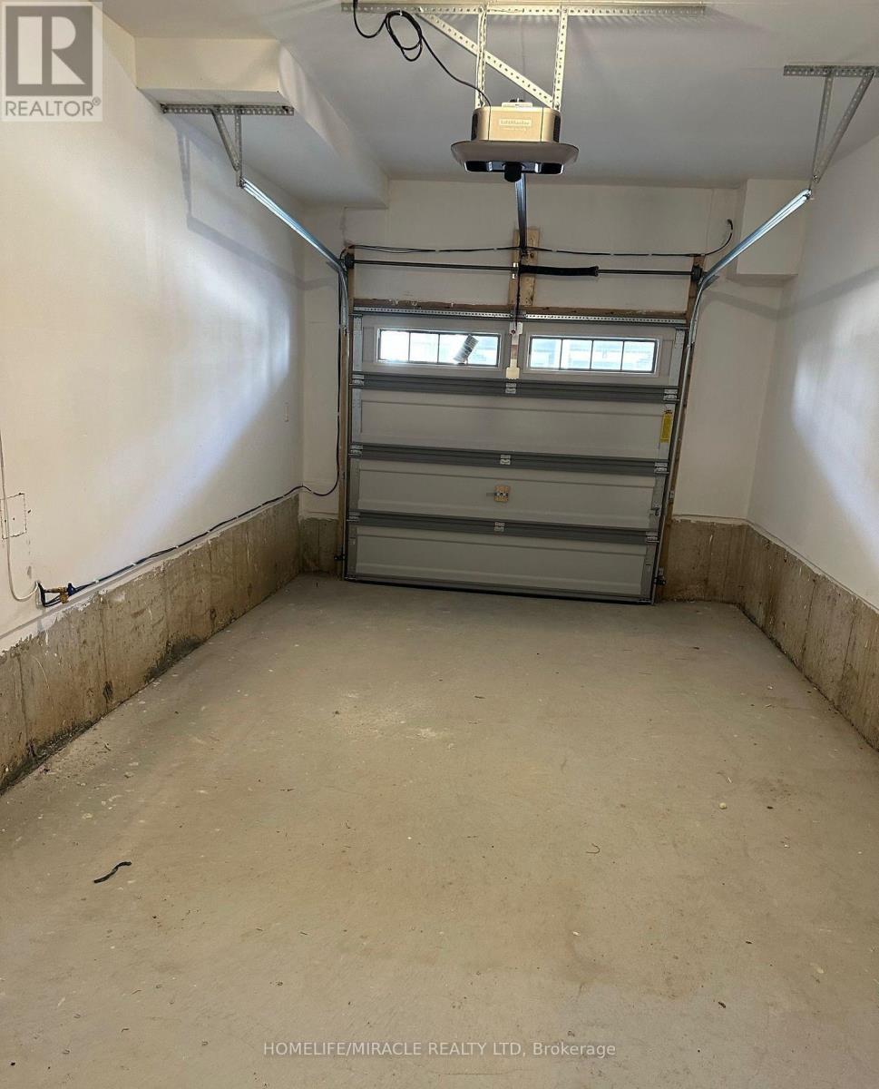 18 Arrowview Drive, Brampton, Ontario  L7A 5H7 - Photo 3 - W12682842