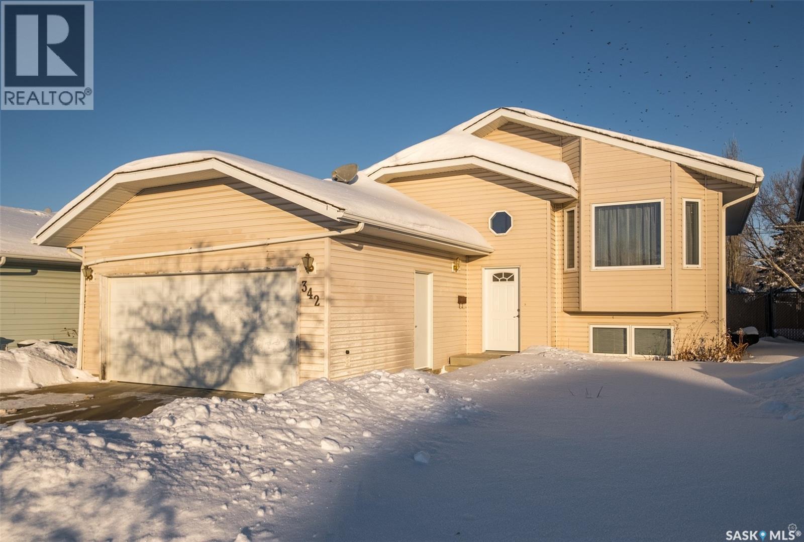 342 Bernard BAY, Prince Albert, Saskatchewan