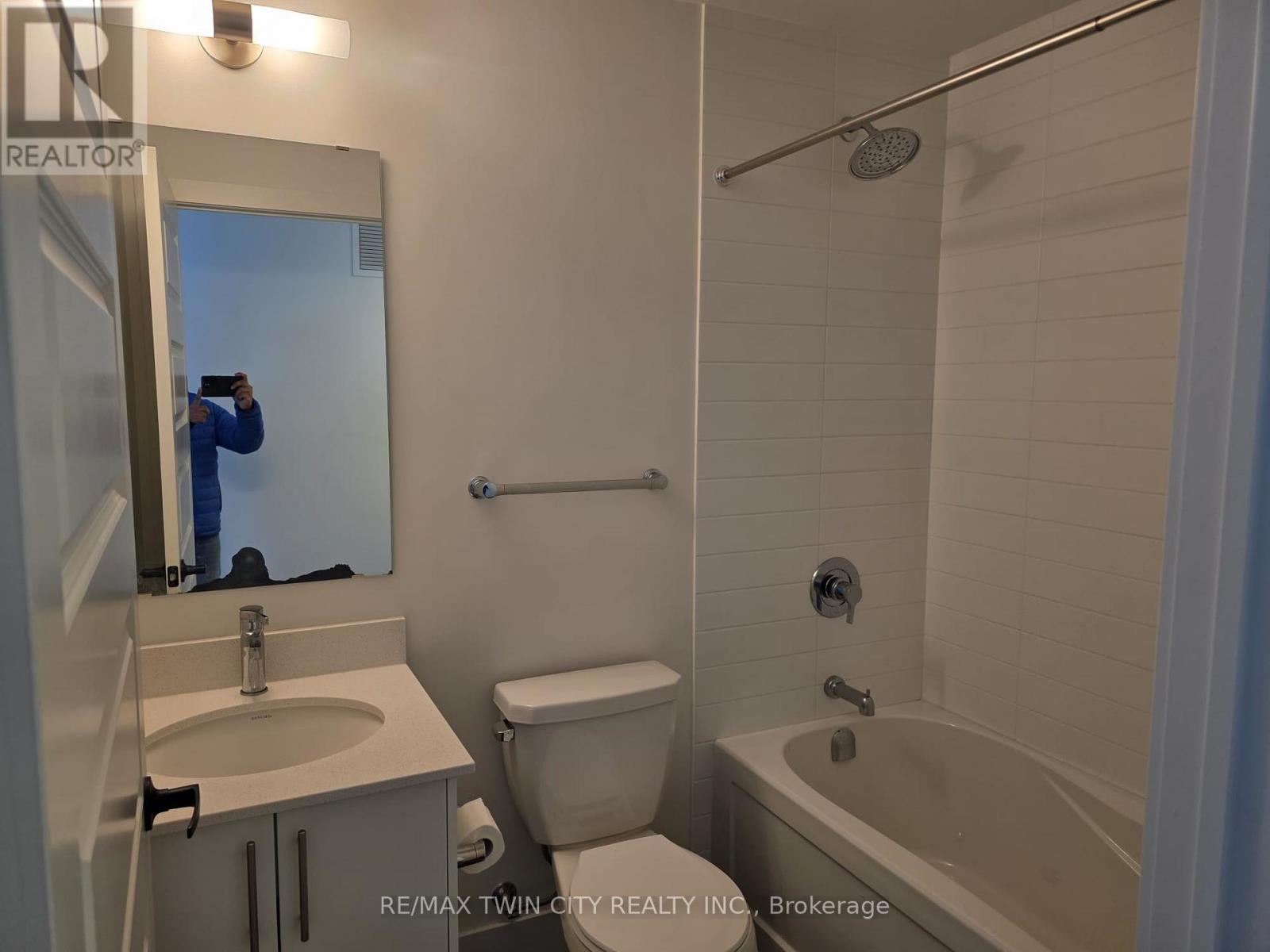 202 - 107 Roger Street, Waterloo, Ontario  N2J 1A4 - Photo 10 - X12678022