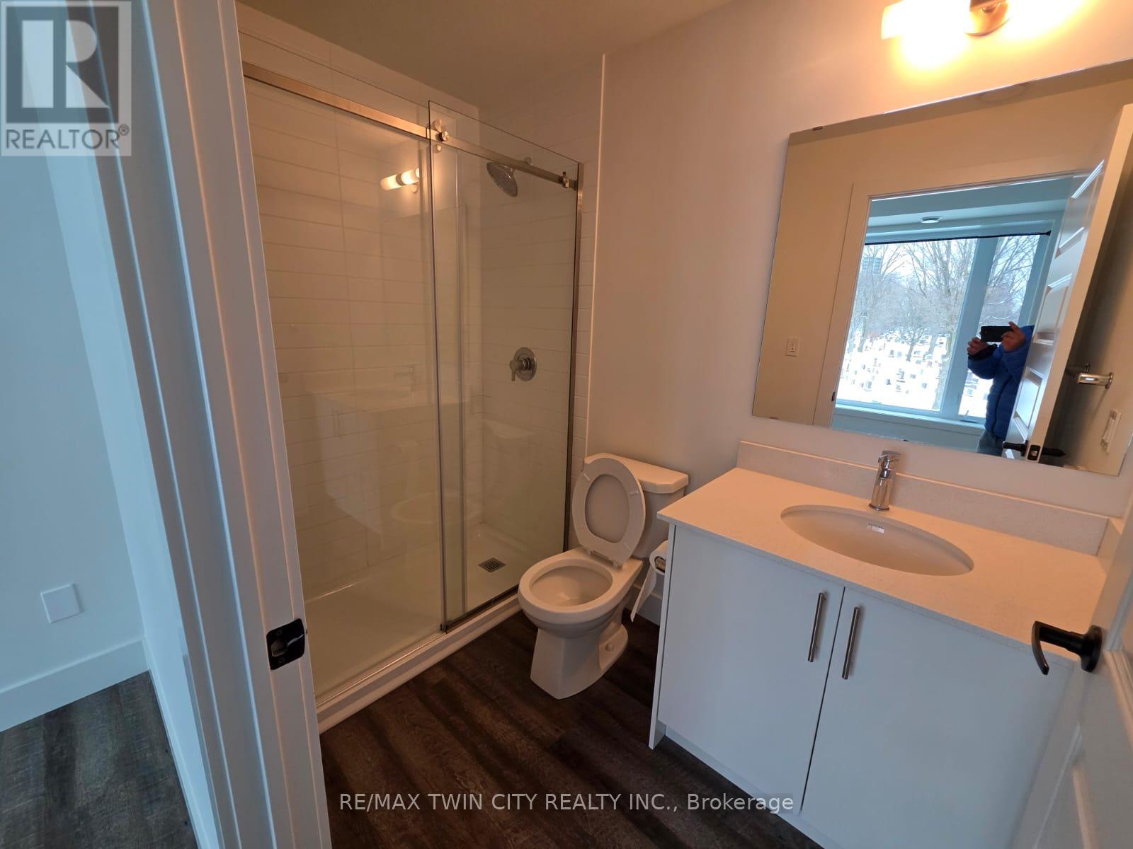 202 - 107 Roger Street, Waterloo, Ontario  N2J 1A4 - Photo 7 - X12678022