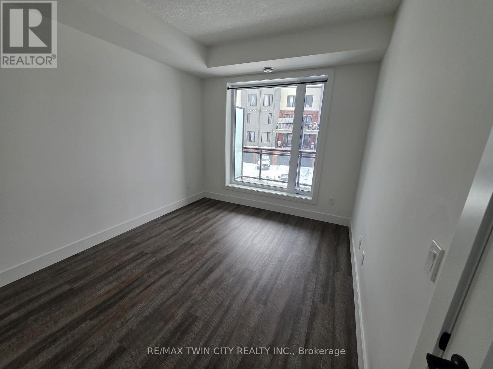 202 - 107 Roger Street, Waterloo, Ontario  N2J 1A4 - Photo 3 - X12678022