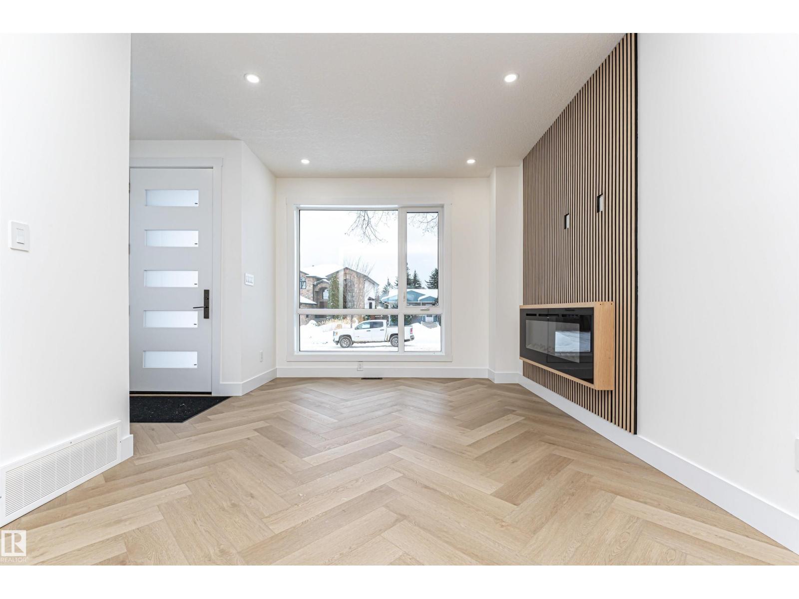 9624 86 St Nw, Edmonton, Alberta T6C 3E9 - Photo 5 - E4469638