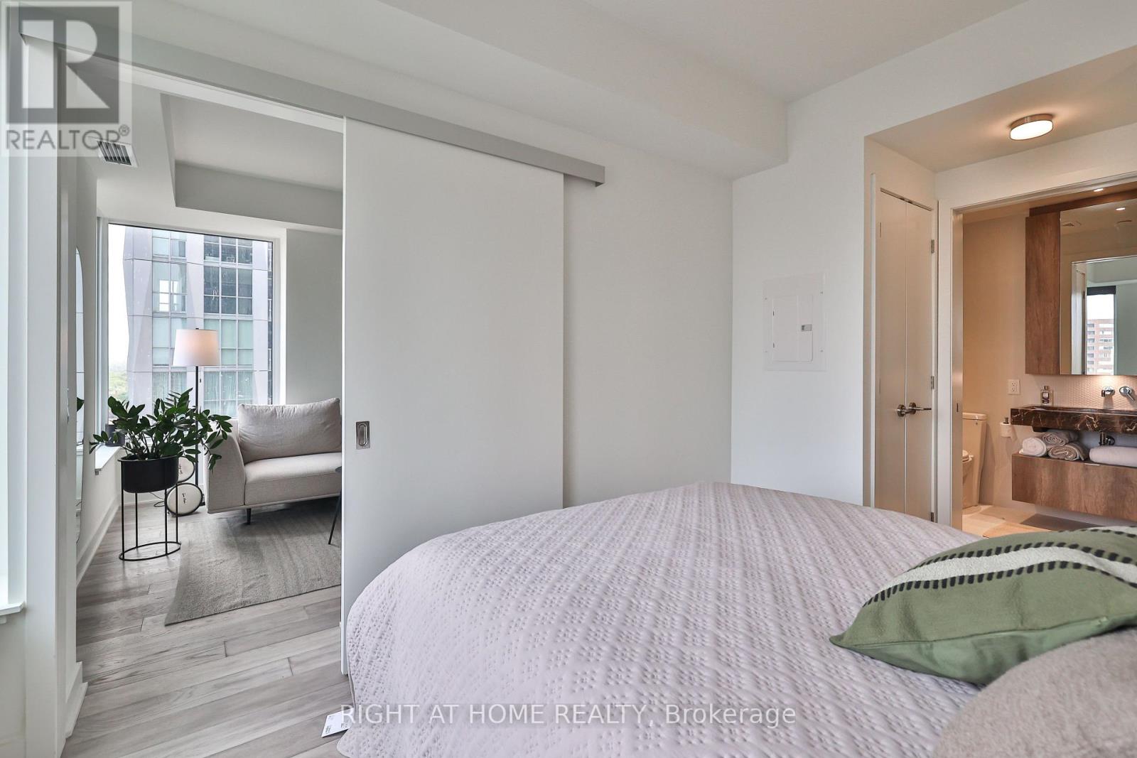 1205 - 11 Yorkville Avenue, Toronto, Ontario  M4W 0B7 - Photo 18 - C12682950