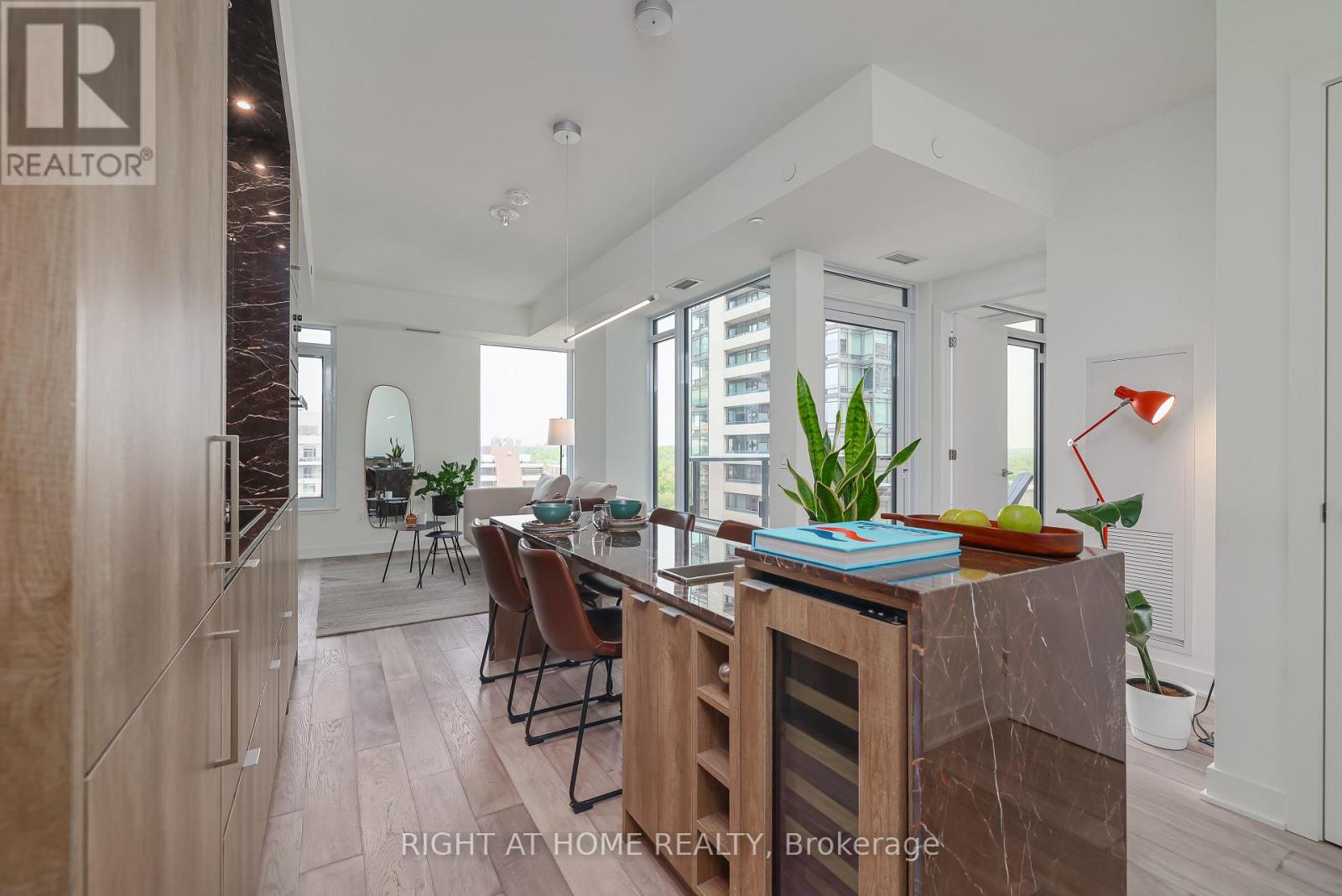 1205 - 11 Yorkville Avenue, Toronto, Ontario  M4W 0B7 - Photo 5 - C12682950