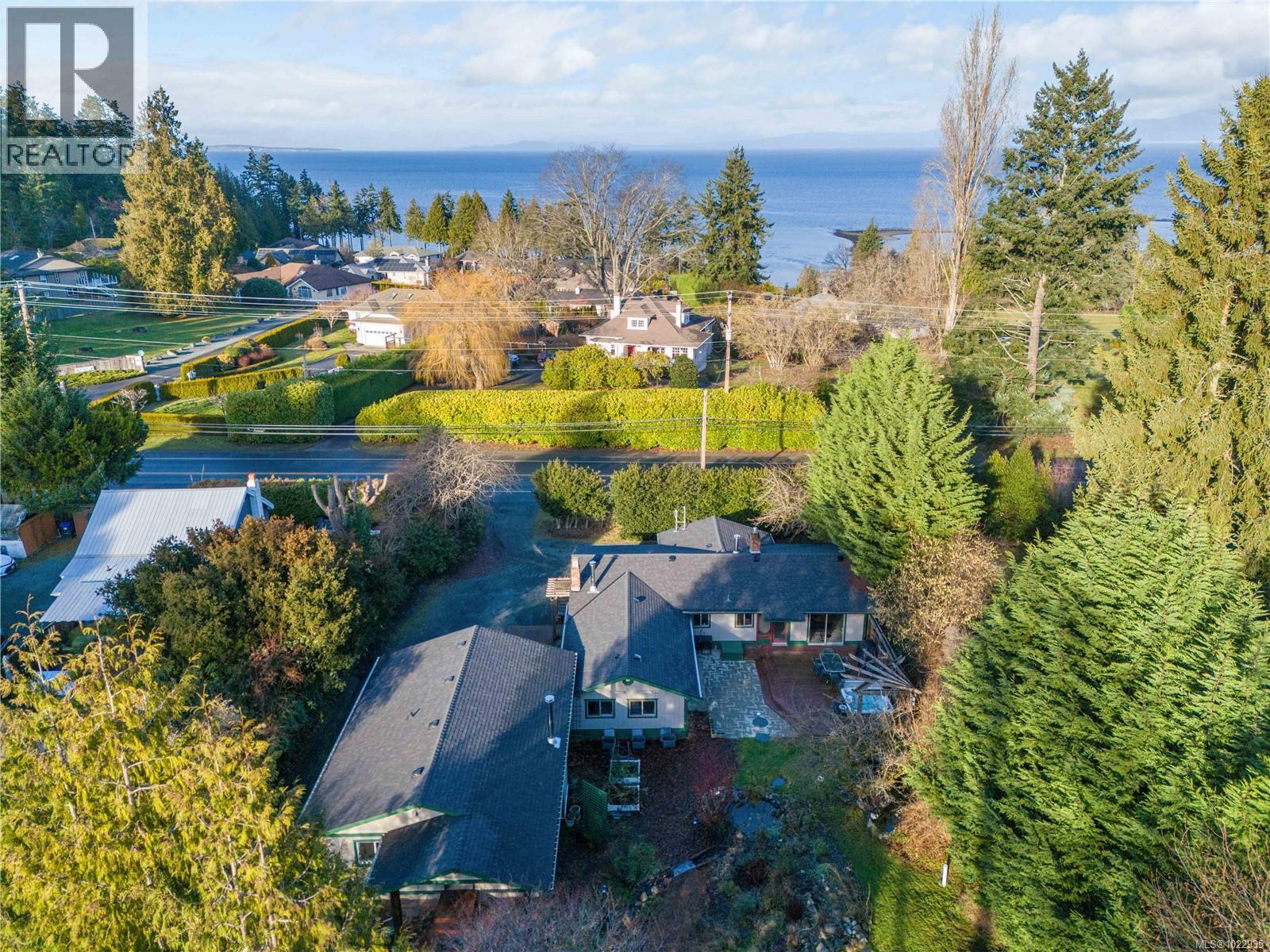 3872 Island Hwy W, Qualicum Beach, British Columbia