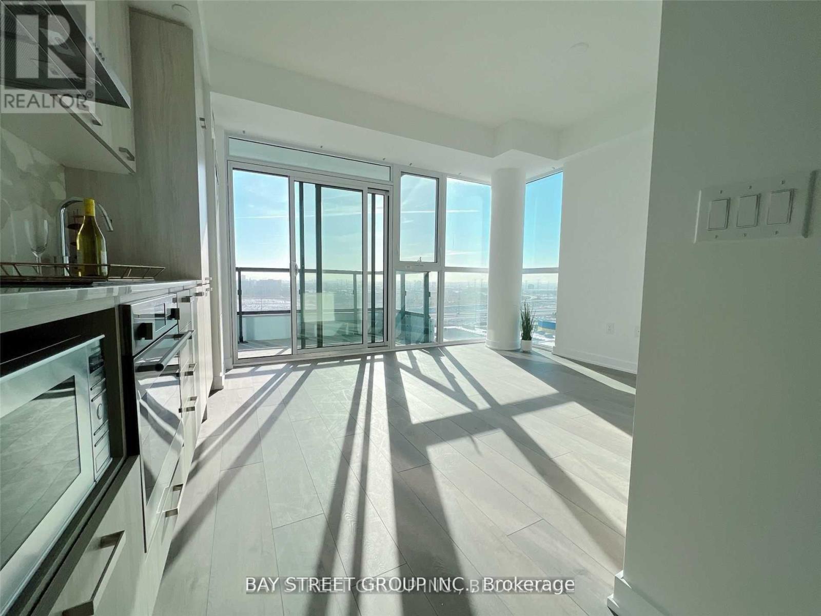 1709 - 10 Honeycrisp Crescent, Vaughan, Ontario  L4K 0M7 - Photo 2 - N12682948