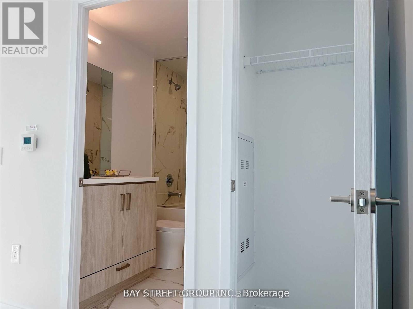 1709 - 10 Honeycrisp Crescent, Vaughan, Ontario  L4K 0M7 - Photo 7 - N12682948