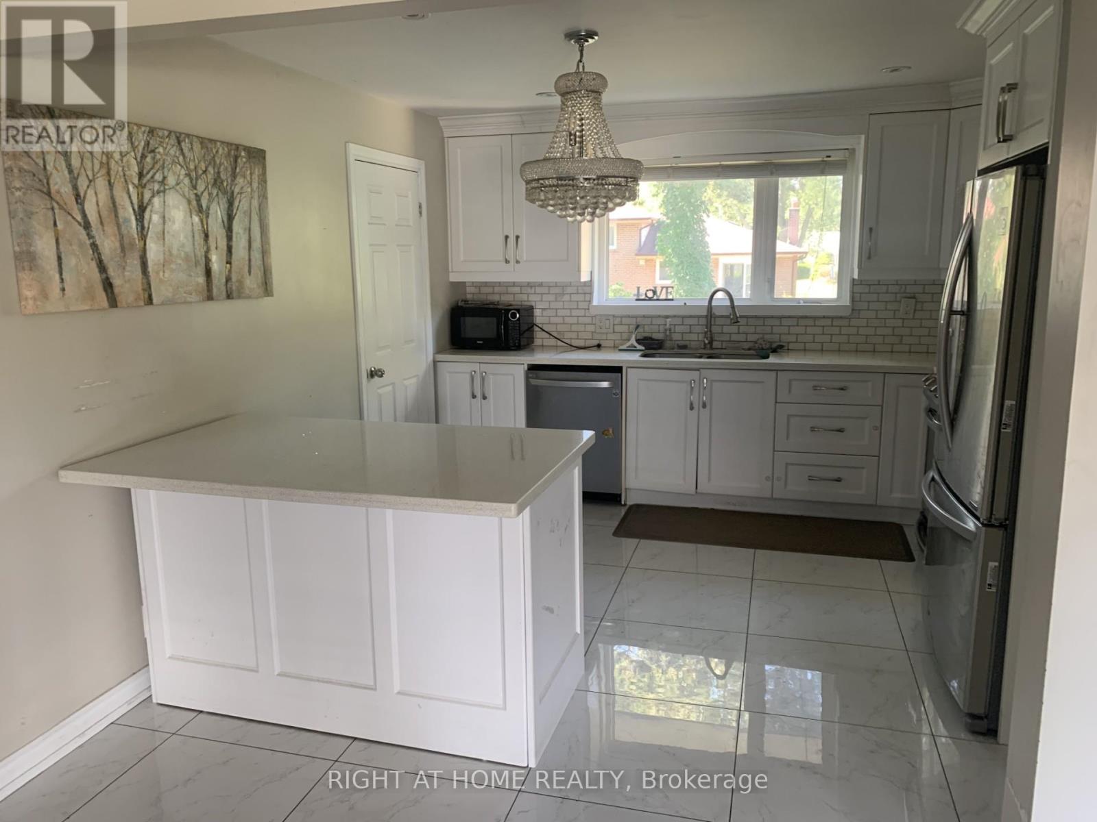 26 Arrowflight Drive, Markham, Ontario  L3P 1S1 - Photo 4 - N12682958