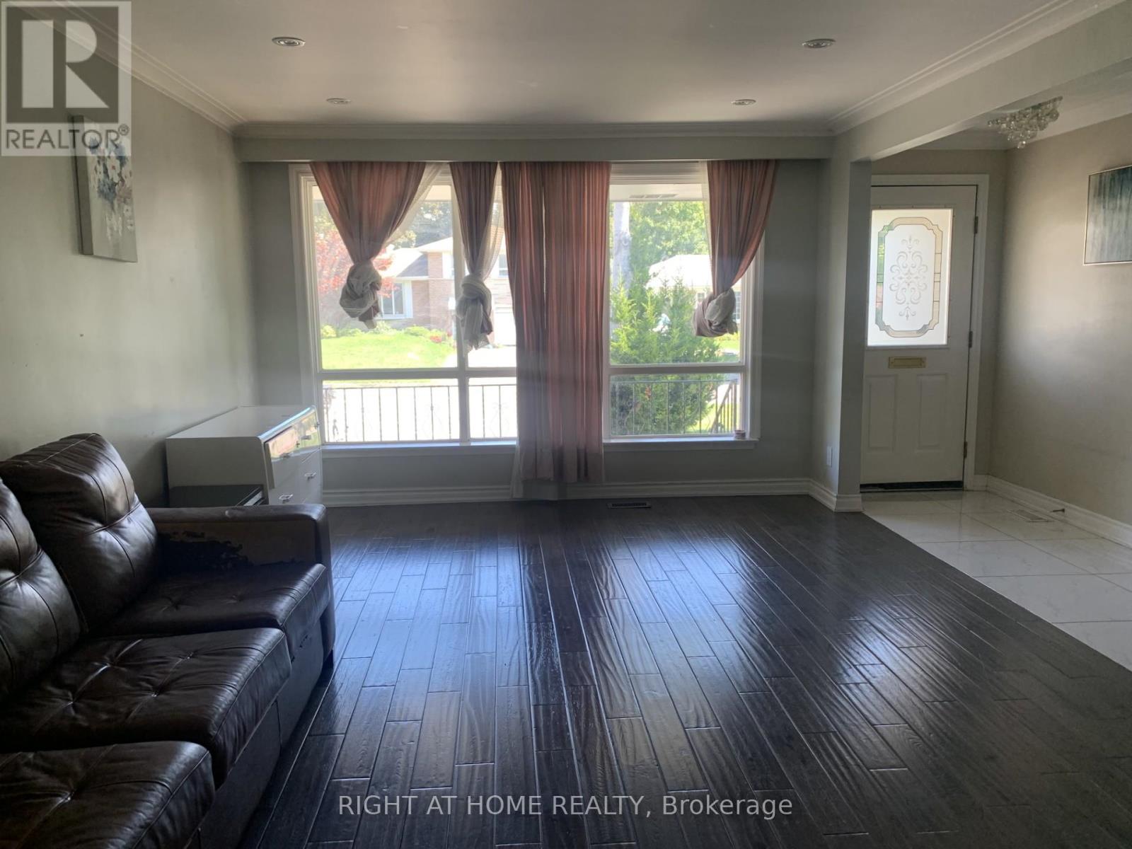 26 Arrowflight Drive, Markham, Ontario  L3P 1S1 - Photo 5 - N12682958