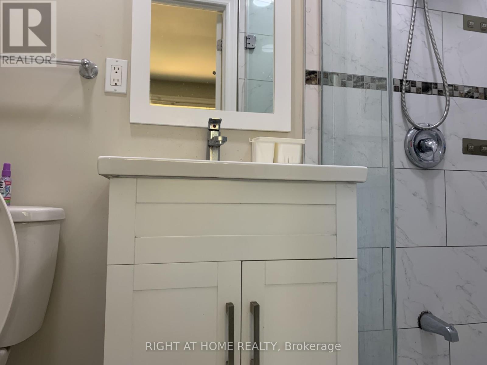 26 Arrowflight Drive, Markham, Ontario  L3P 1S1 - Photo 9 - N12682958