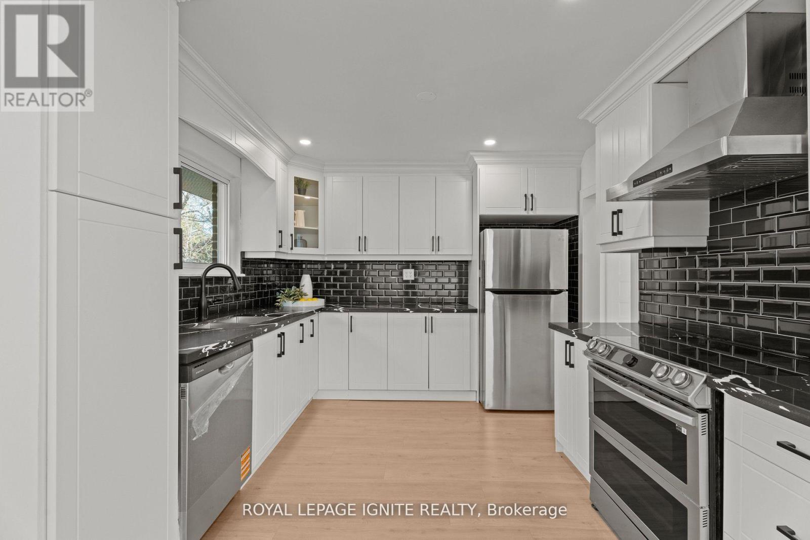 7 Isherwood Court, Mississauga, Ontario  L5M 1E6 - Photo 11 - W12682918