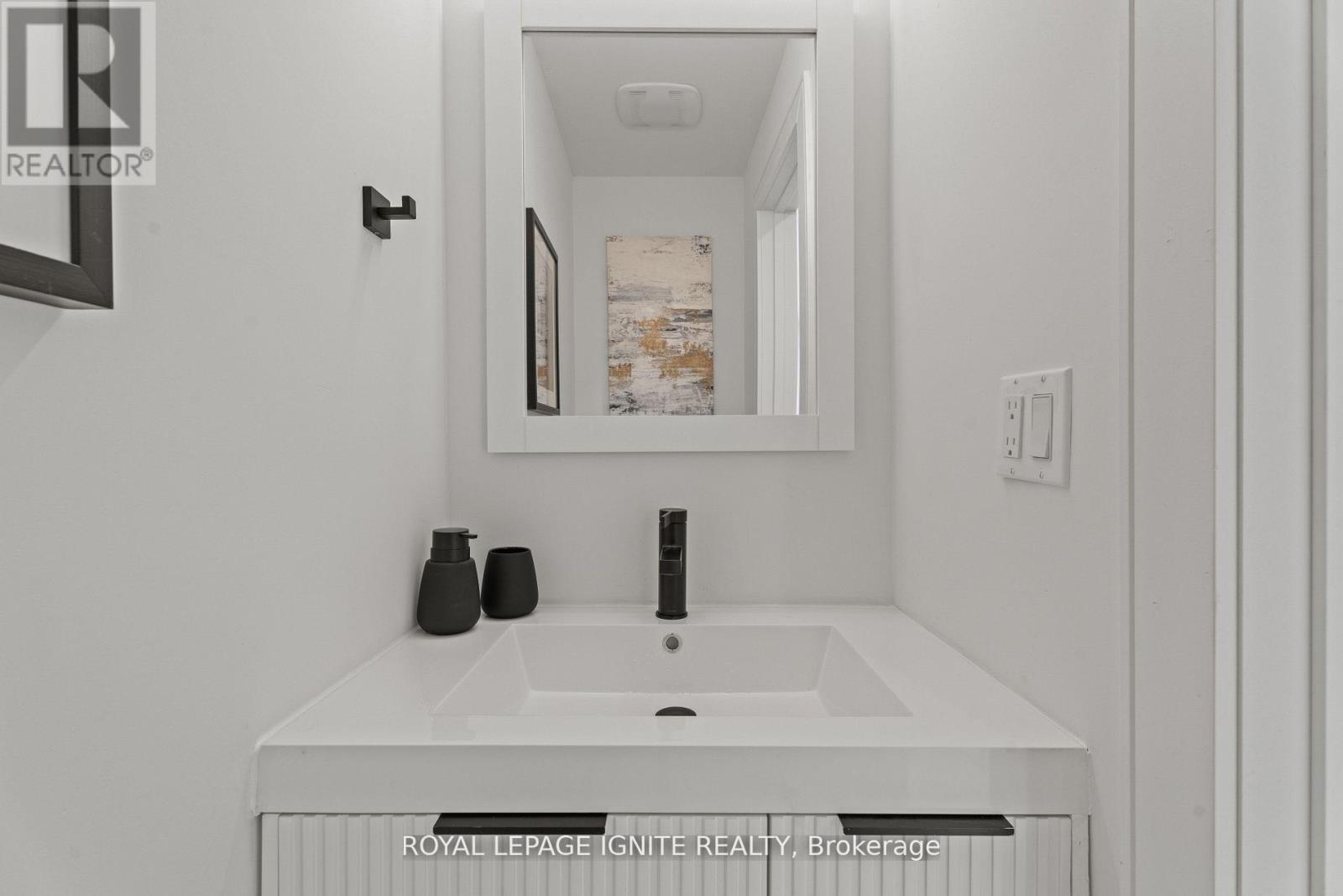 7 Isherwood Court, Mississauga, Ontario  L5M 1E6 - Photo 13 - W12682918